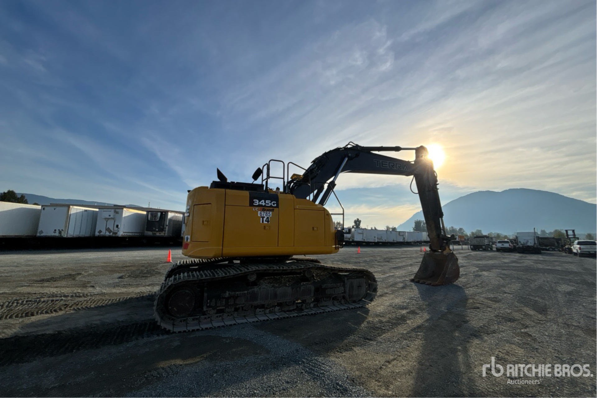 2021 John Deere 345G LC