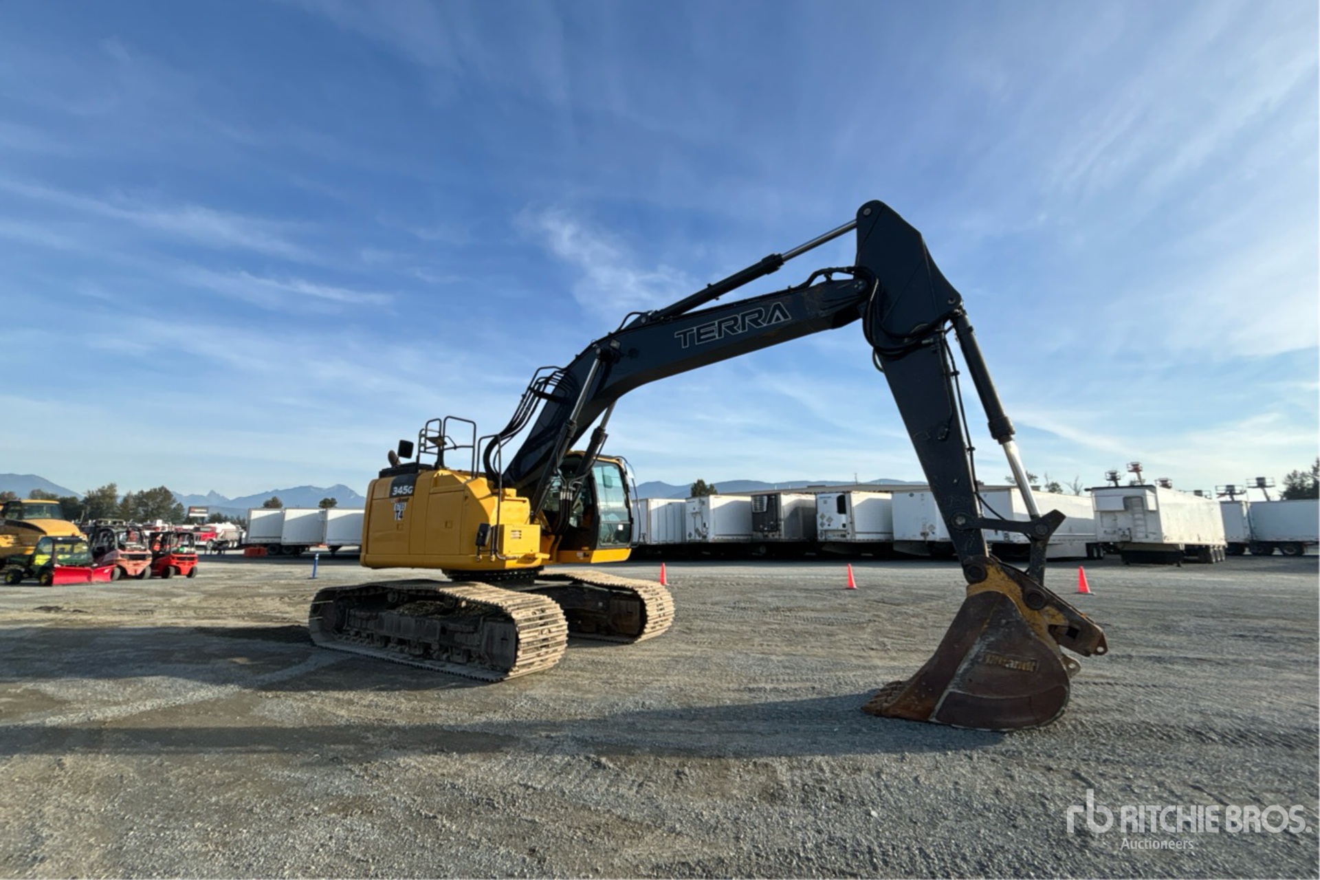 2021 John Deere 345G LC