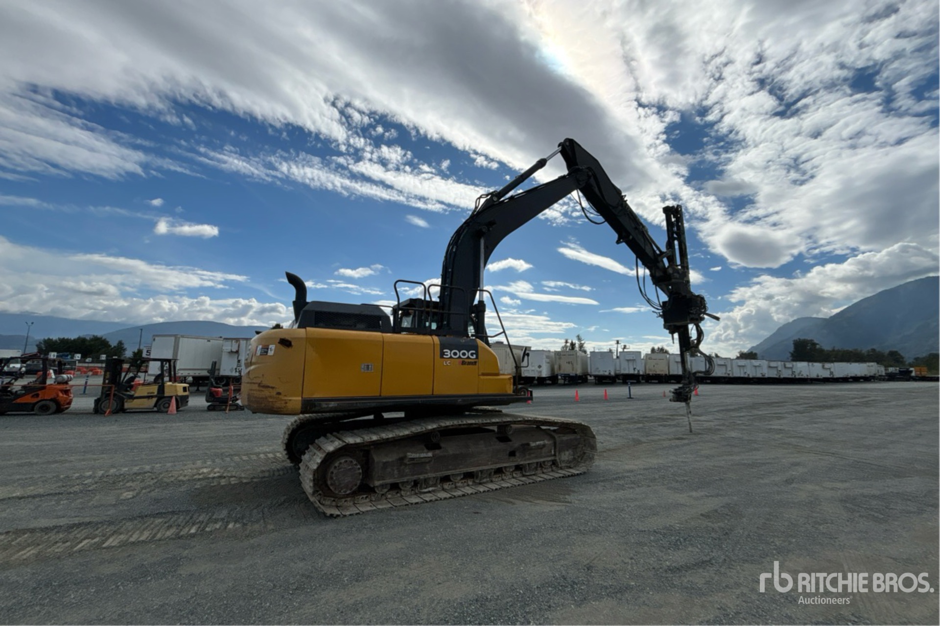 2020 John Deere 300GLC