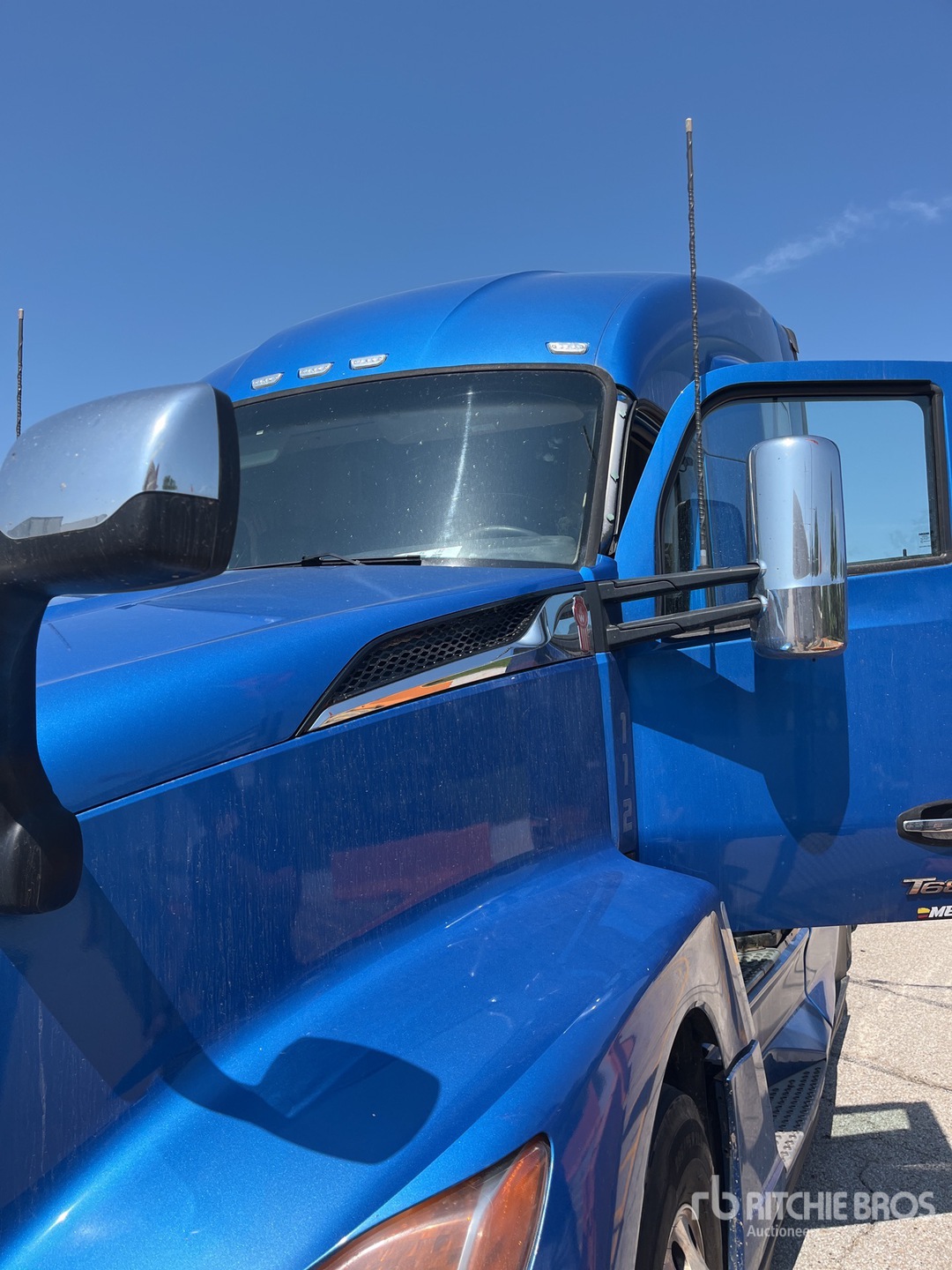 Photo of 2023 Kenworth T680