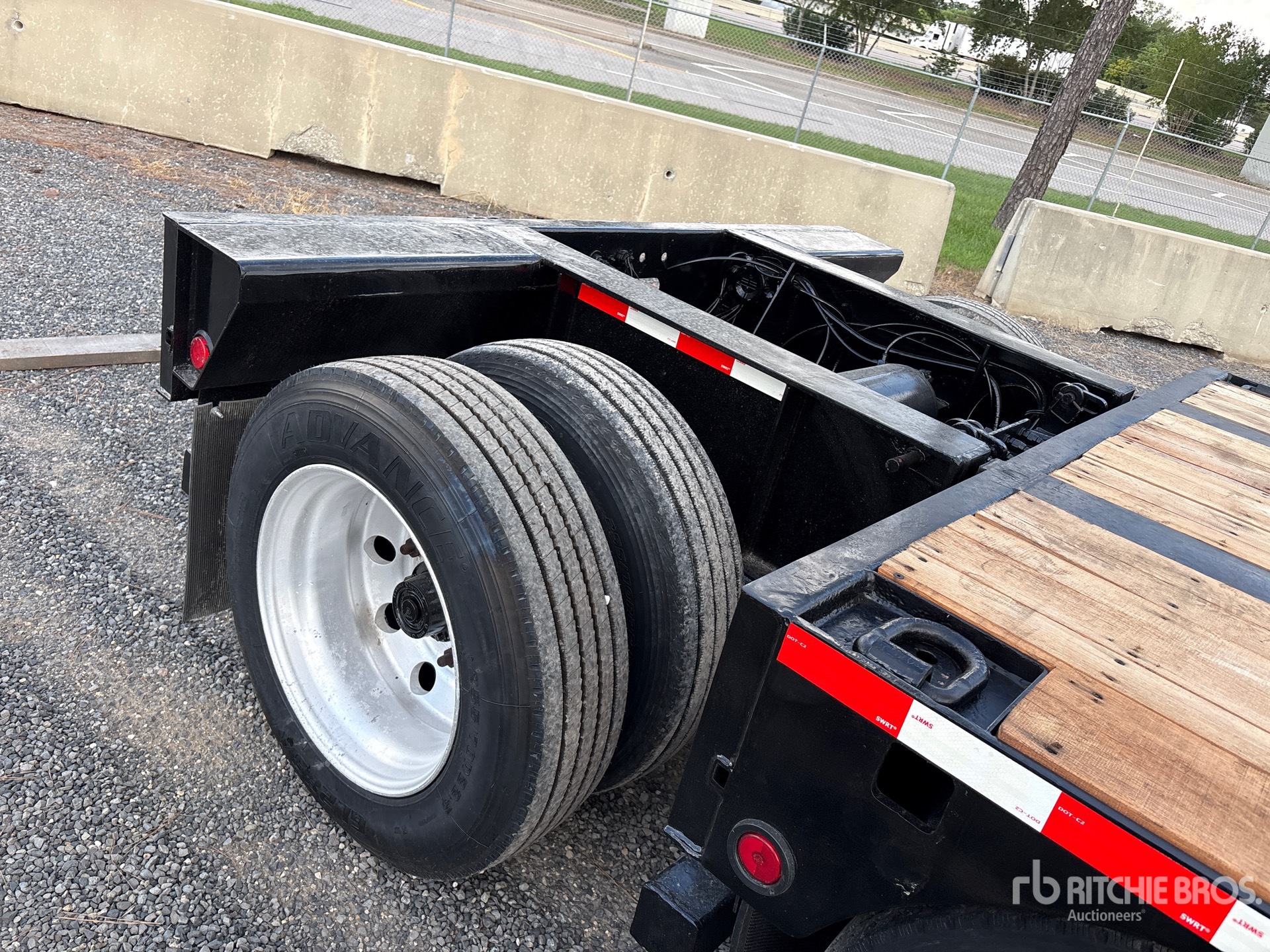 2000 Kalyn Siebert Tri/A Removable Gooseneck