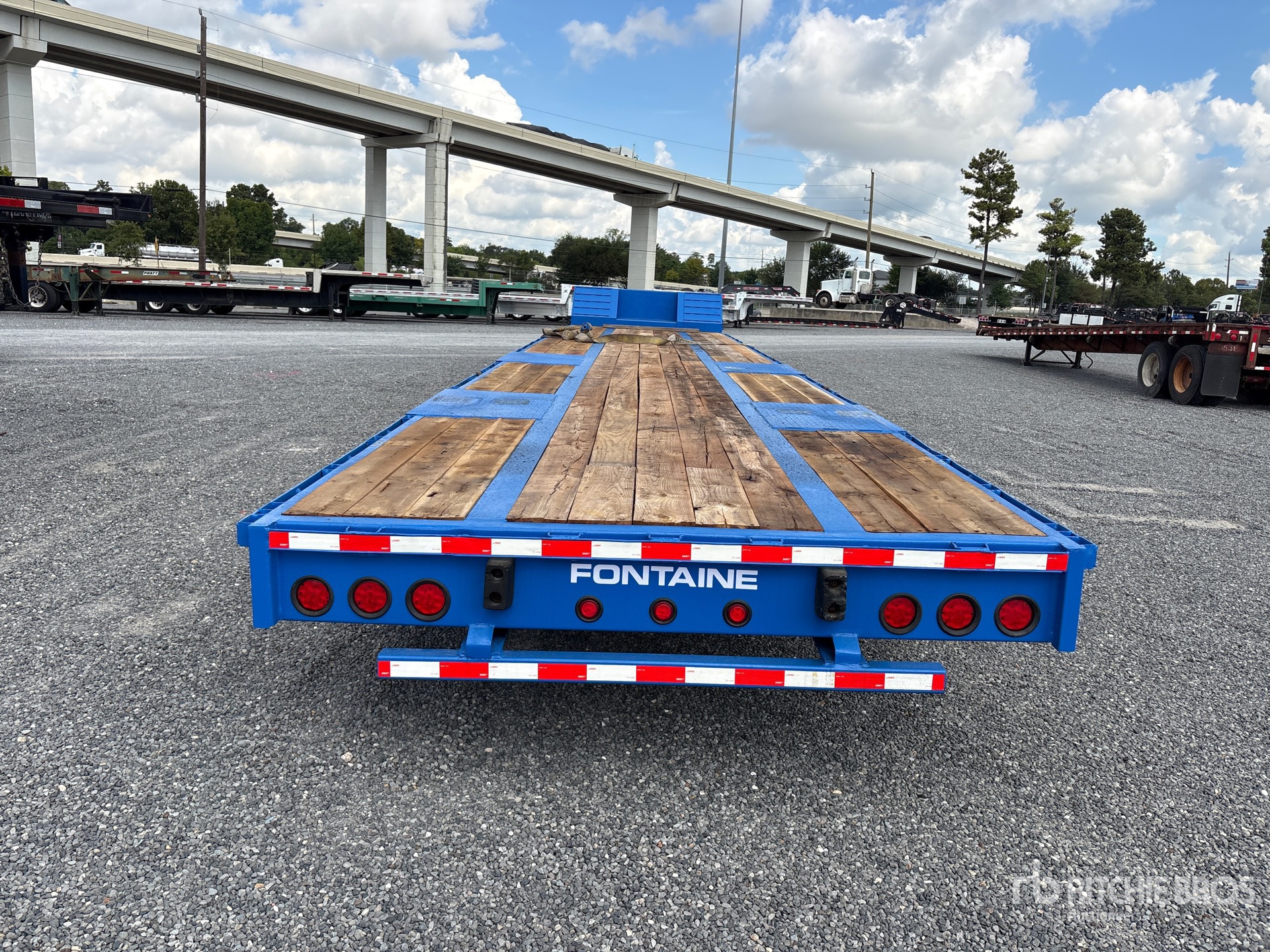 2004 Fontaine 53 ft T/A Spread Axle
