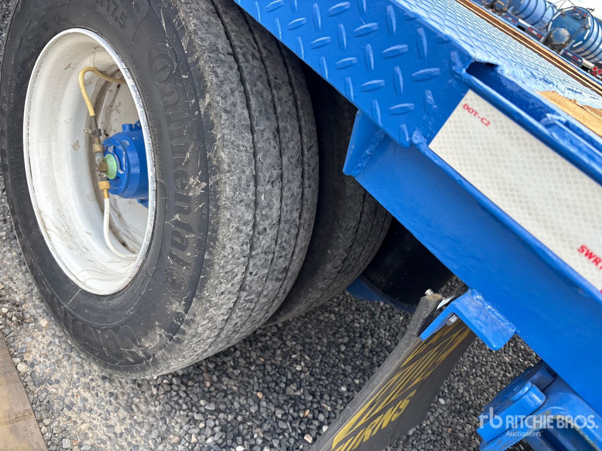 2004 Fontaine 53 ft T/A Spread Axle