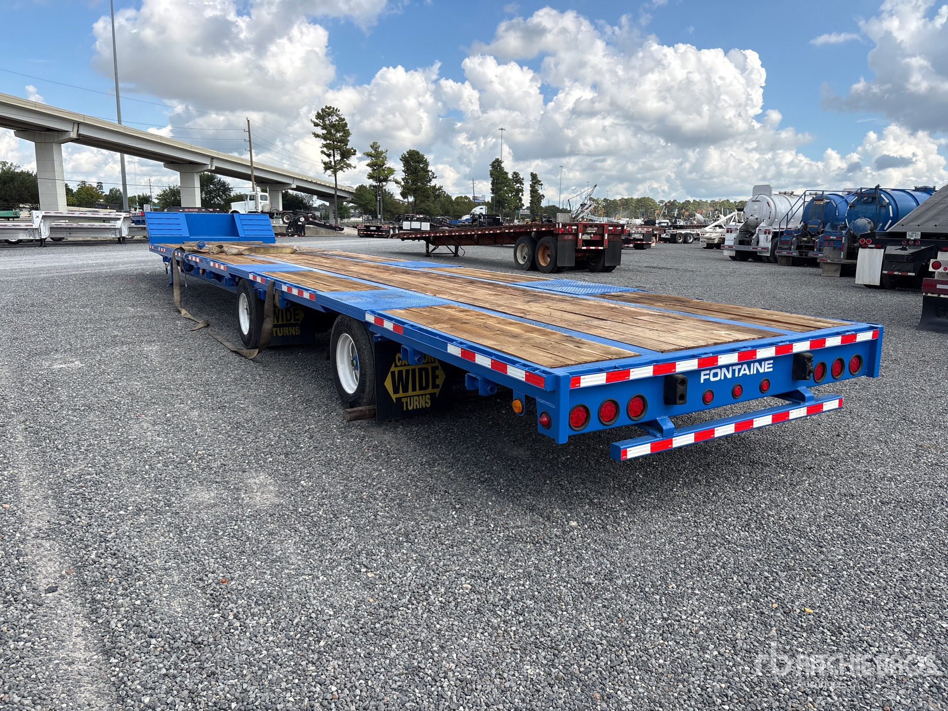 2004 Fontaine 53 ft T/A Spread Axle
