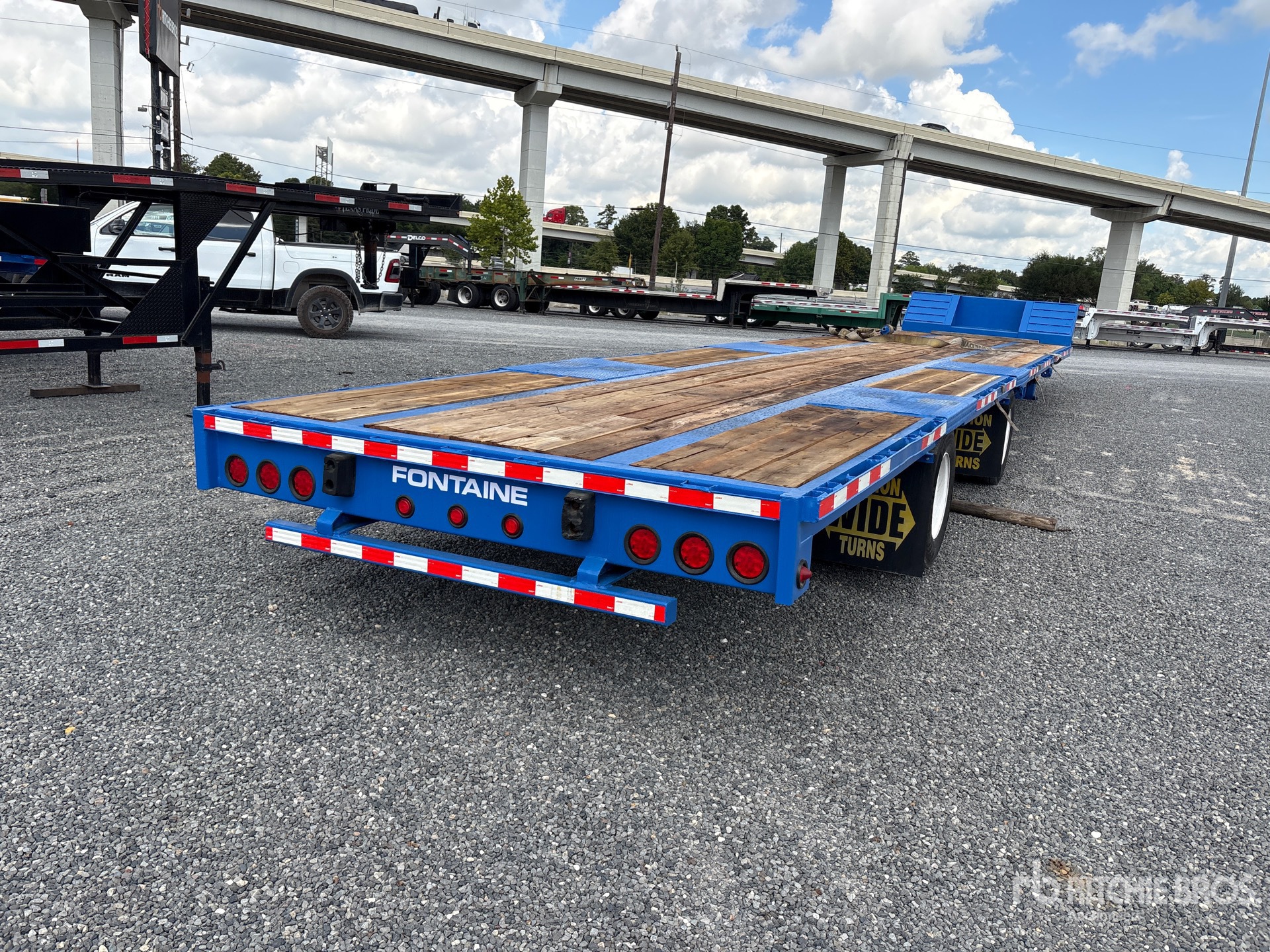 2004 Fontaine 53 ft T/A Spread Axle