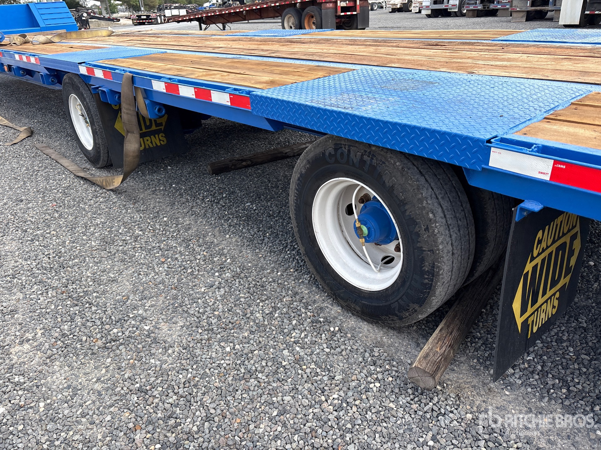 2004 Fontaine 53 ft T/A Spread Axle