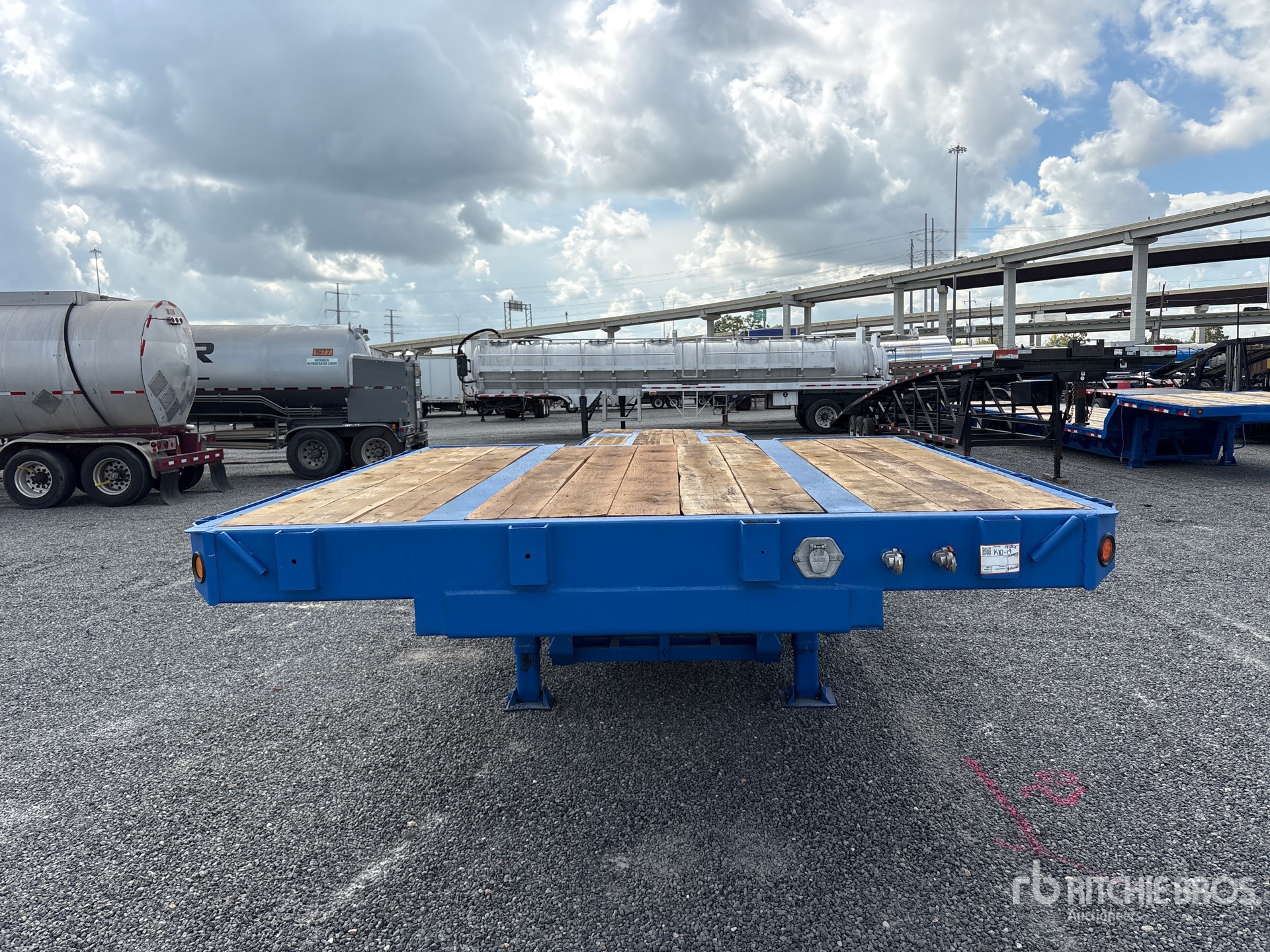 2004 Fontaine 53 ft T/A Spread Axle