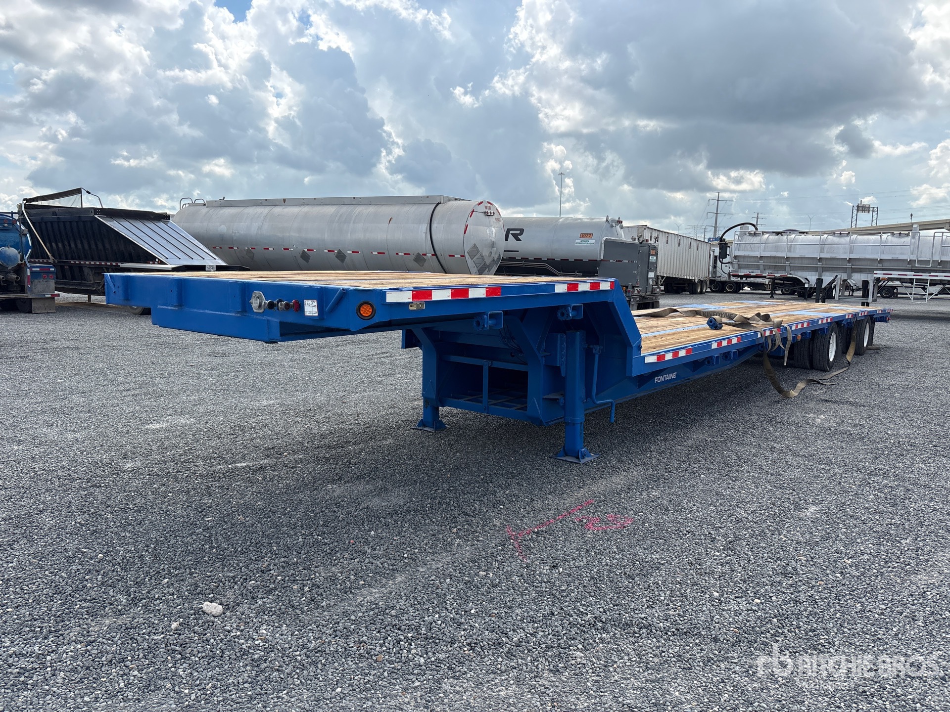 2004 Fontaine 53 ft T/A Spread Axle