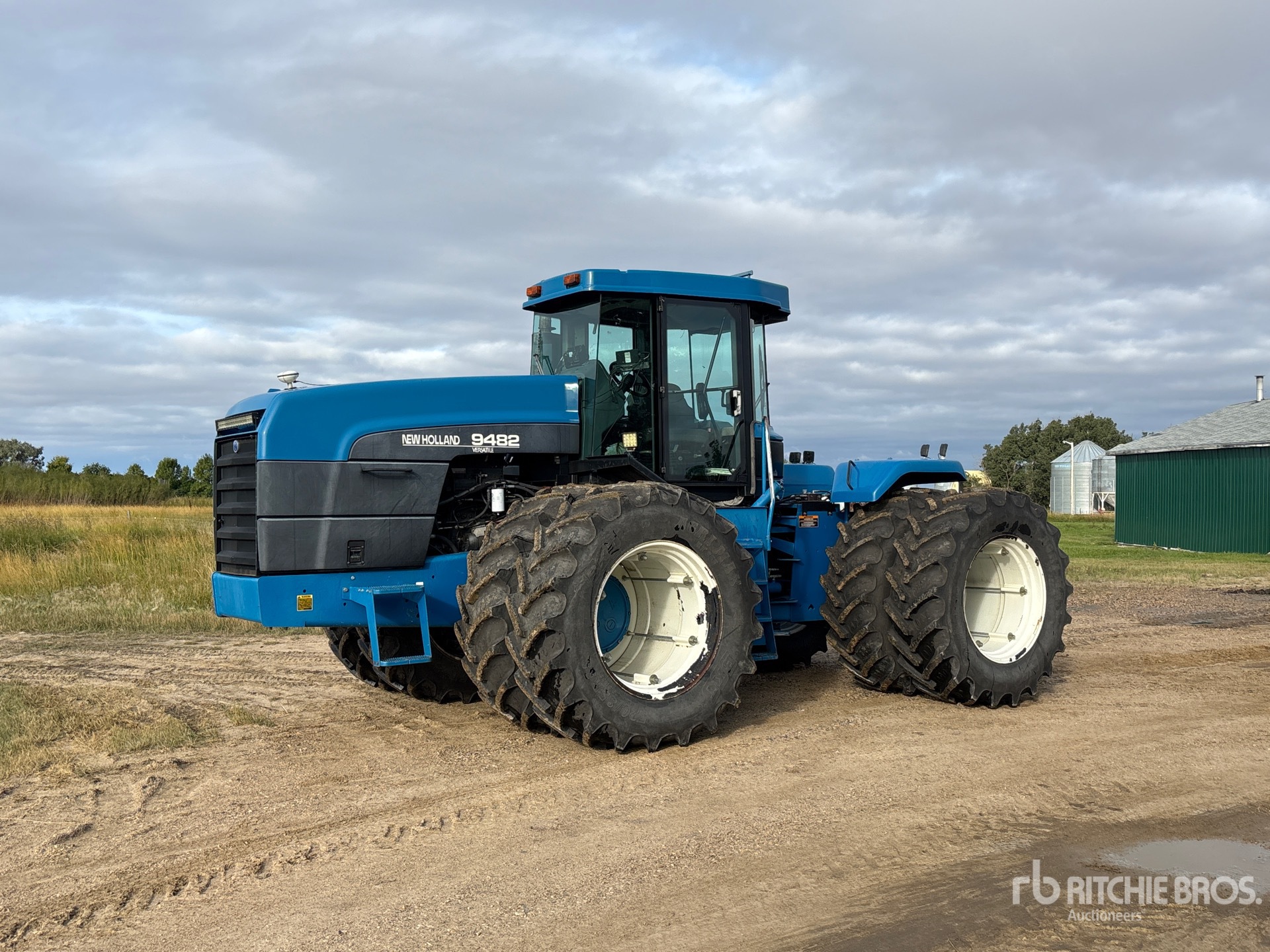 Photo of 1997 New Holland 9482