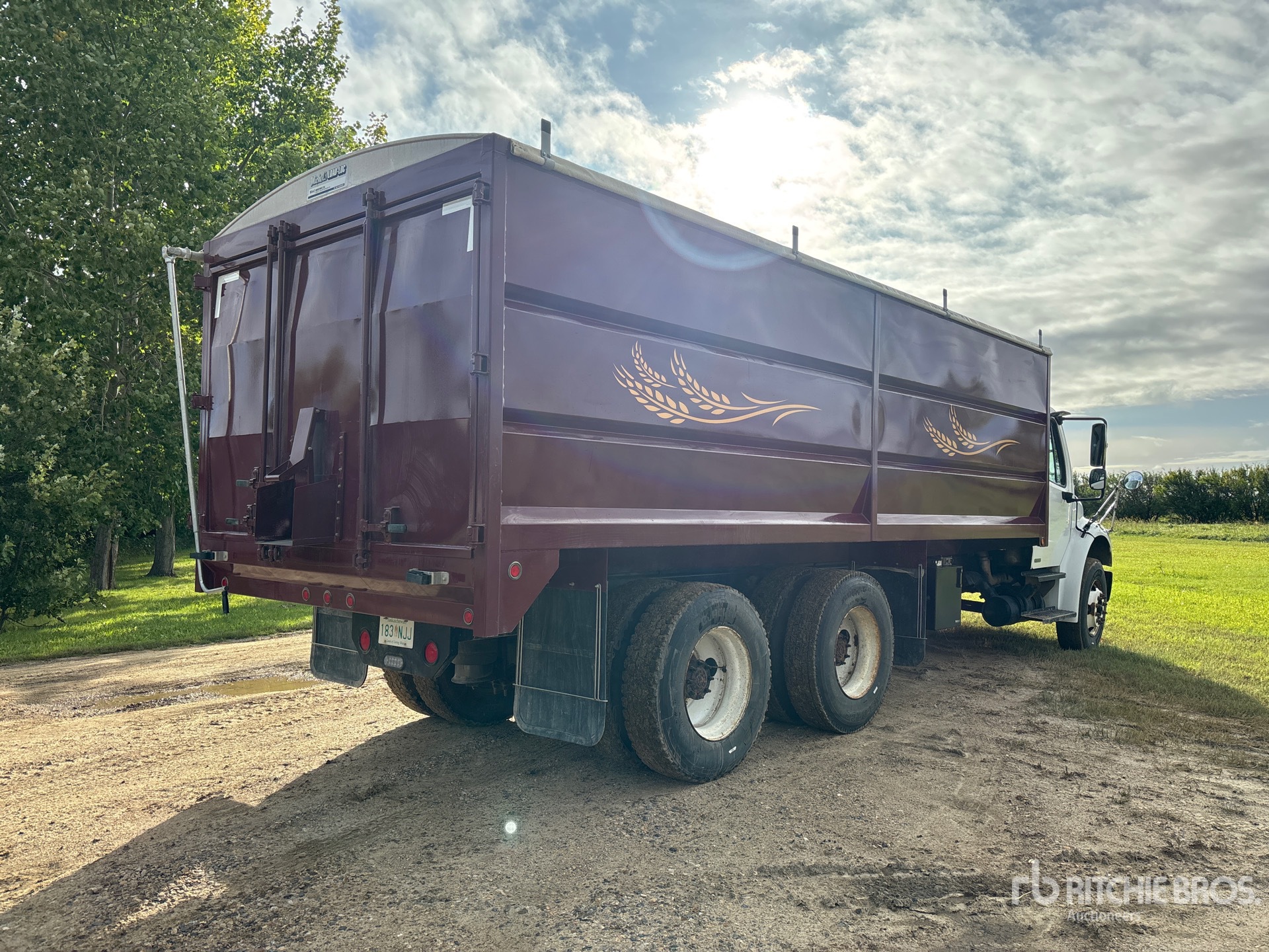 2007 Freightliner M2