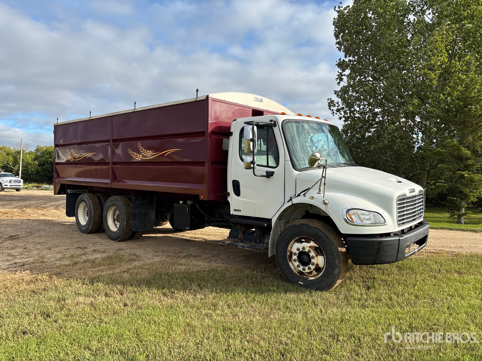 2007 Freightliner M2