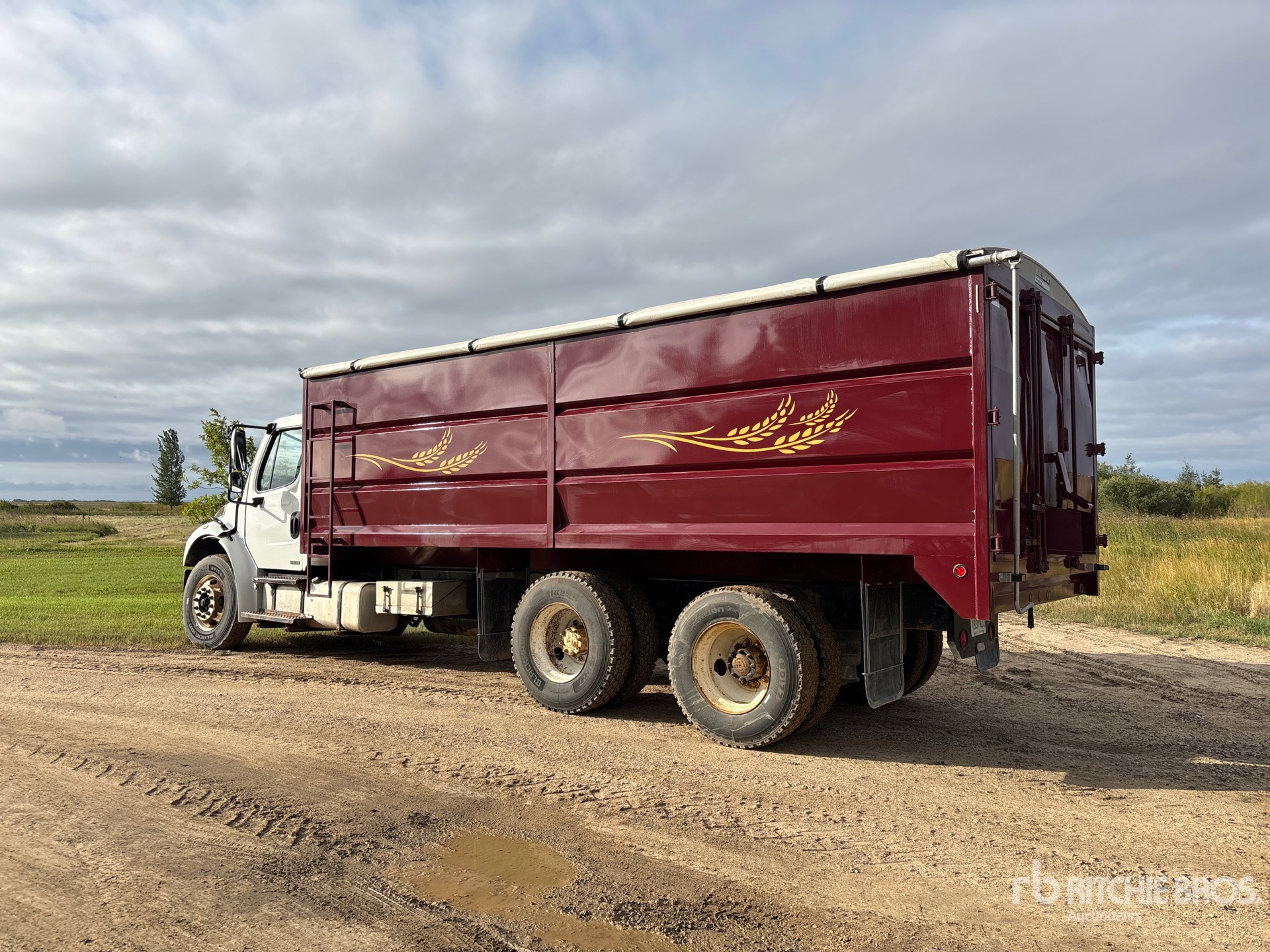2007 Freightliner M2