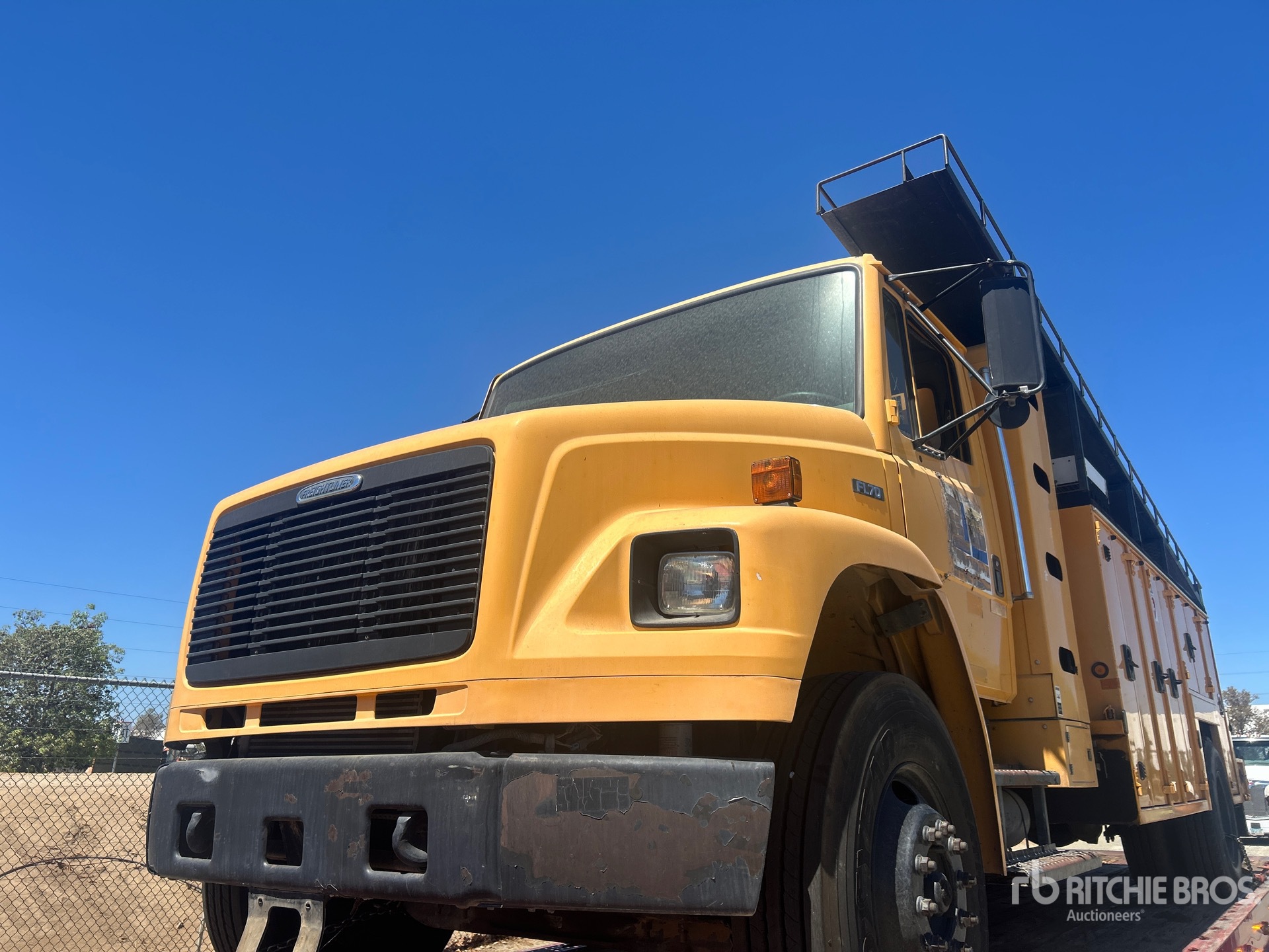 2005 Freightliner FL70
