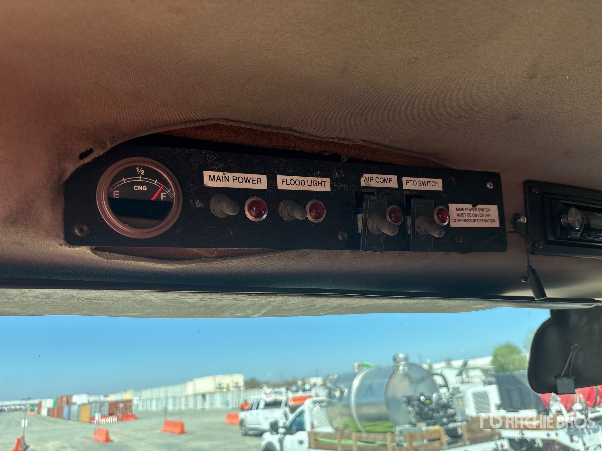 2005 Freightliner FL-70
