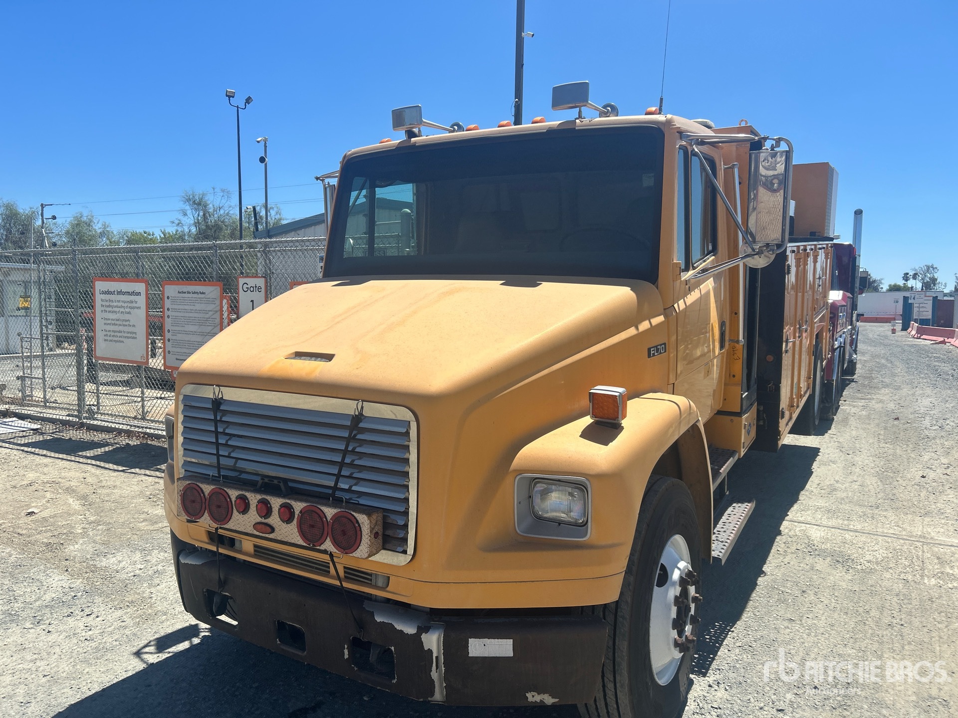 Photo of 2005 Freightliner FL 70