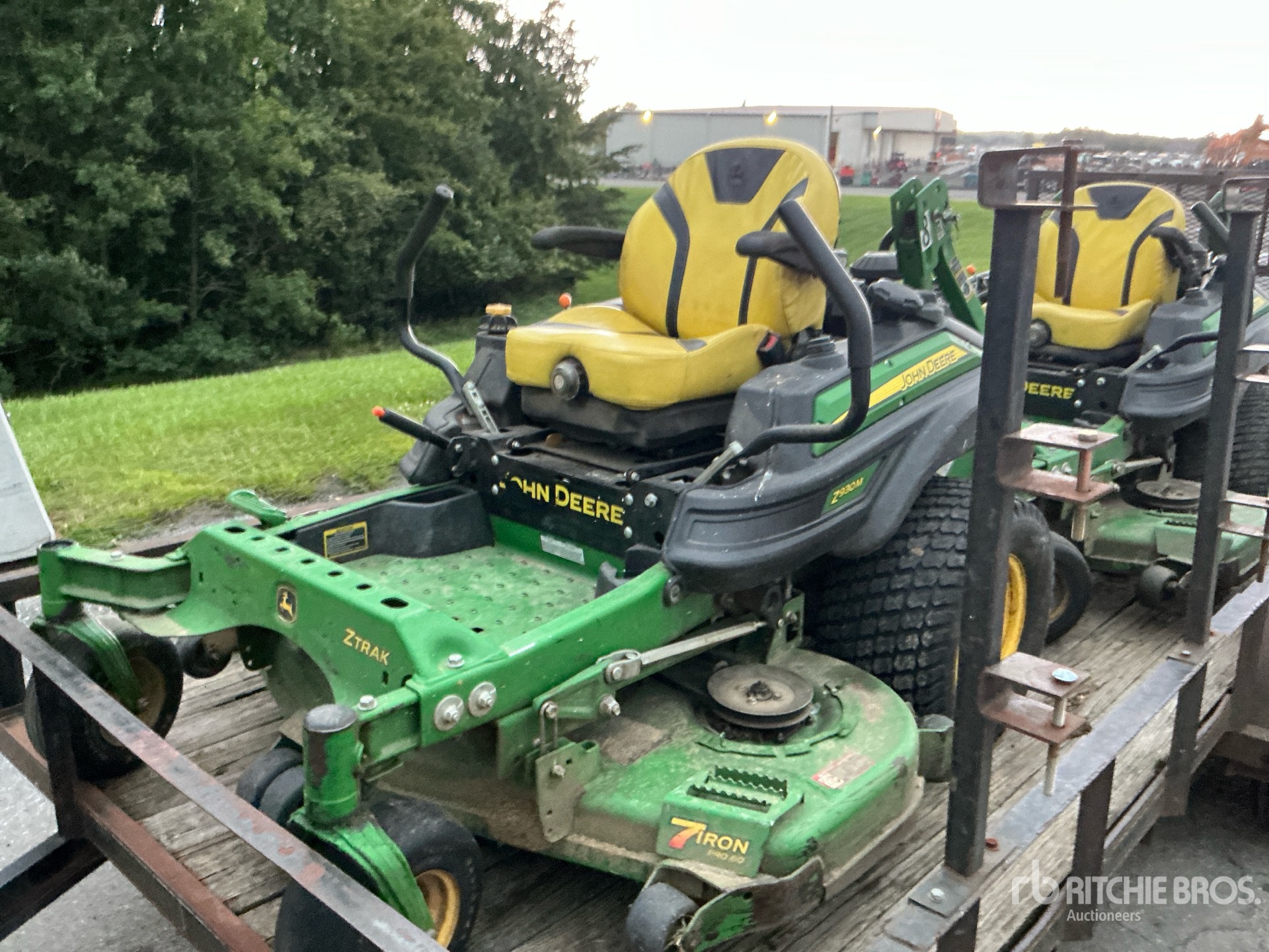 Photo of John Deere Z930M