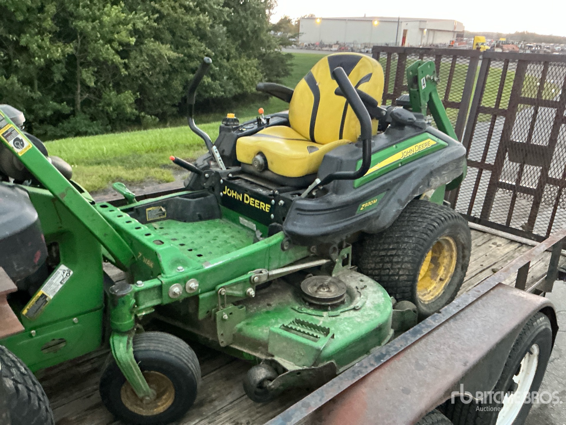 Photo of John Deere Z930M