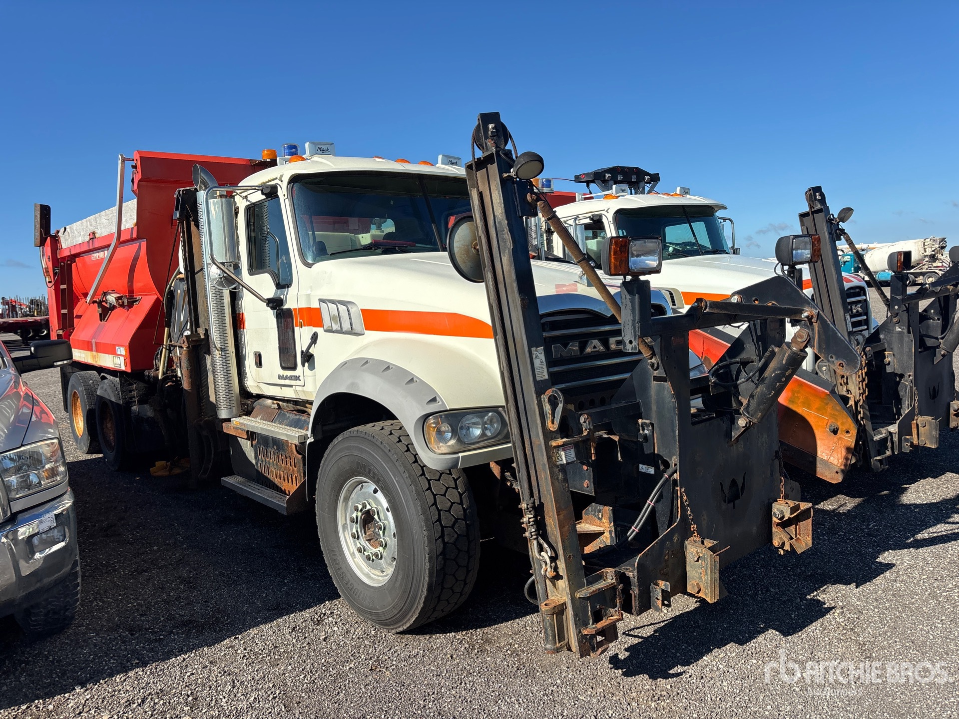 2013 Mack GU713