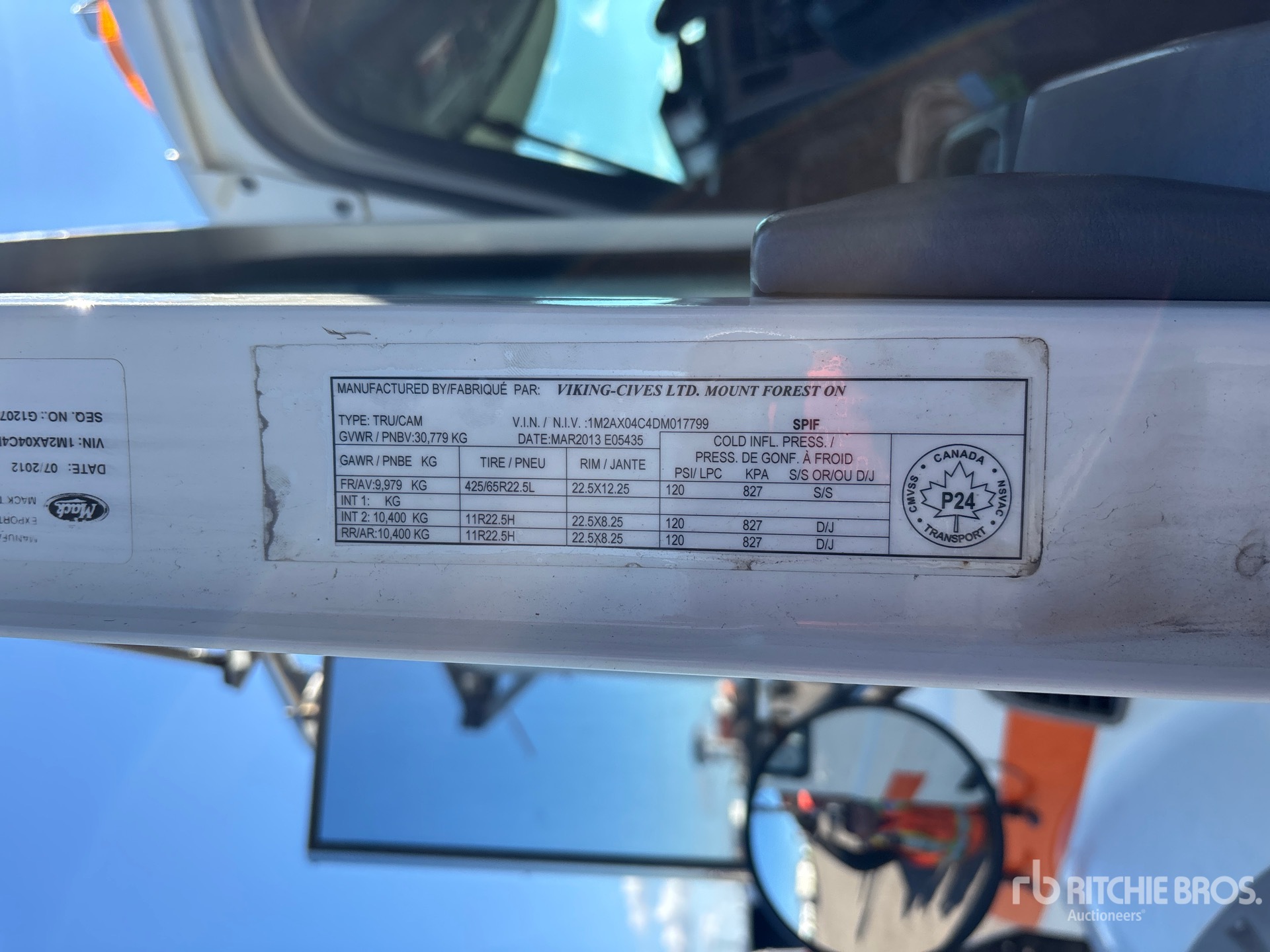 2013 Mack GU713