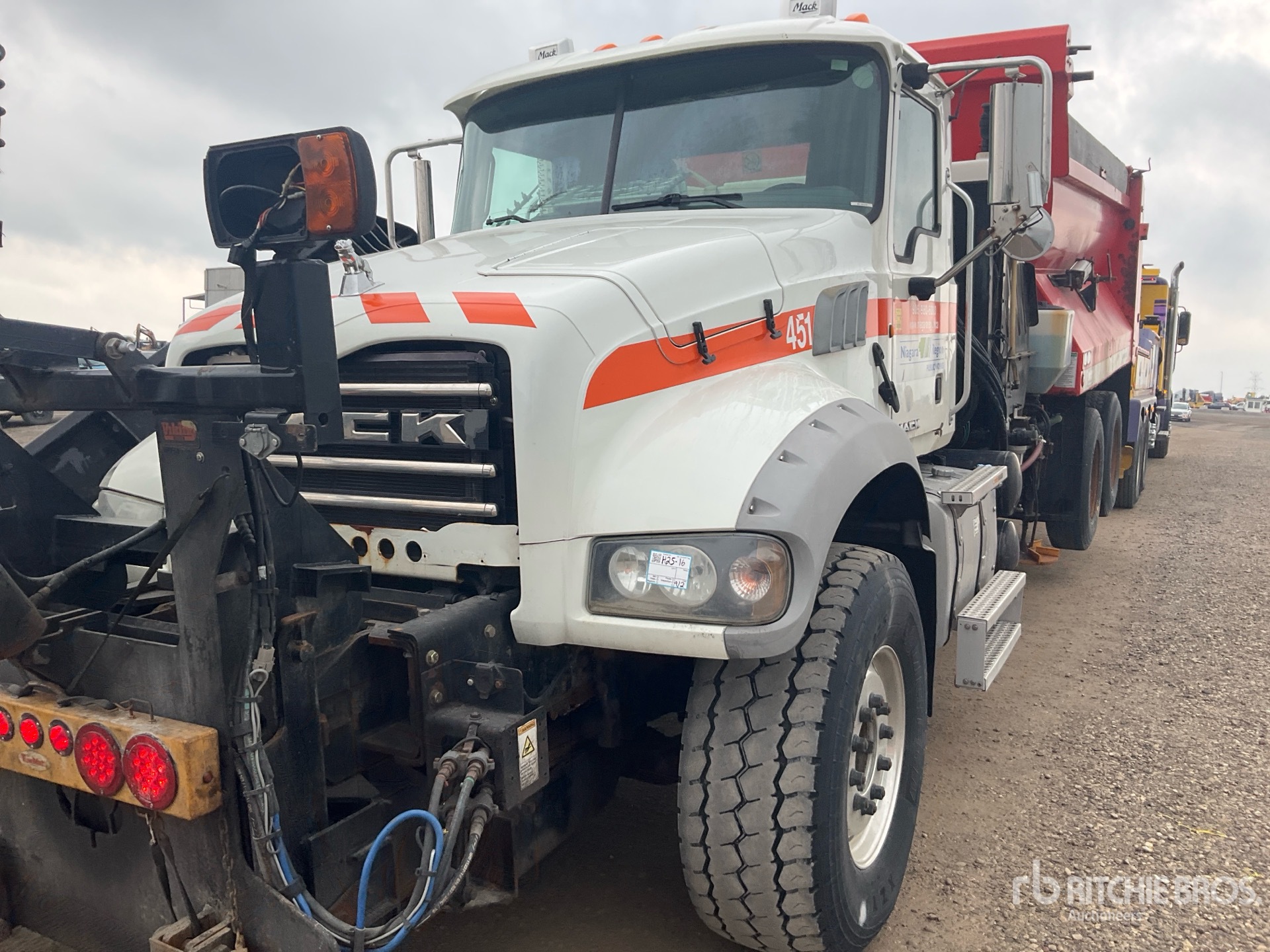 2013 Mack GU713