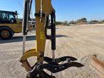 Hydraulics with Thumb Cylinder