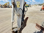 Hydraulics with Thumb Cylinder