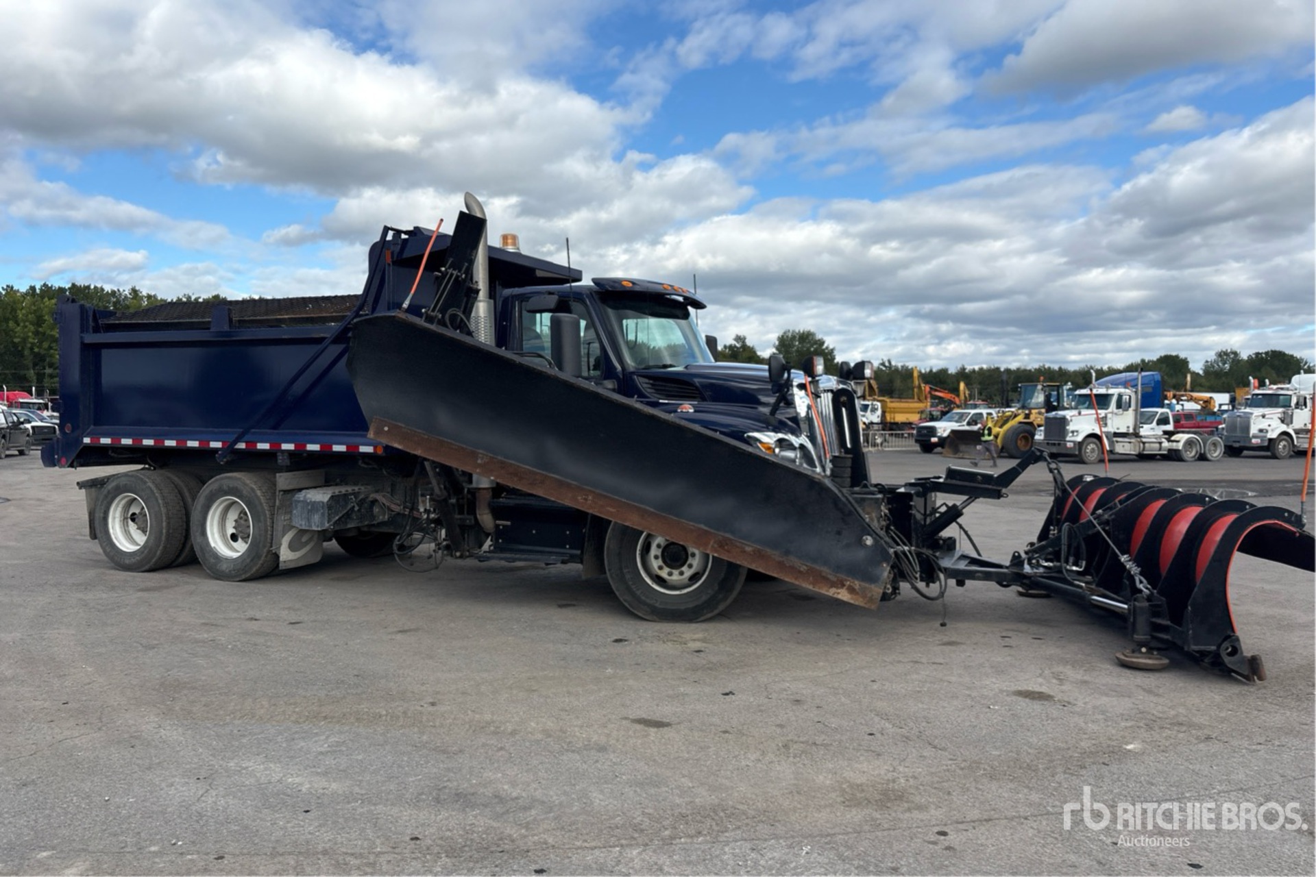 2021 International HV613