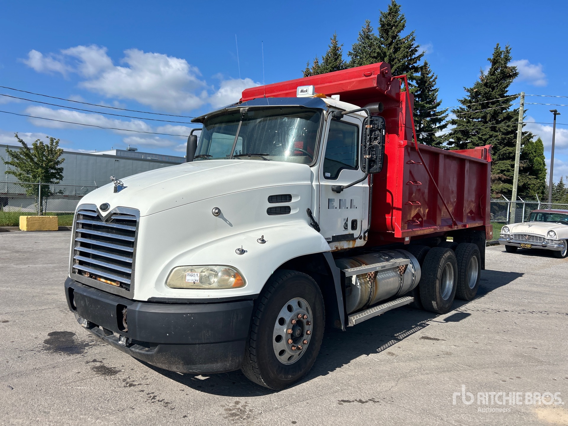 Photo of 2004 Mack CX613