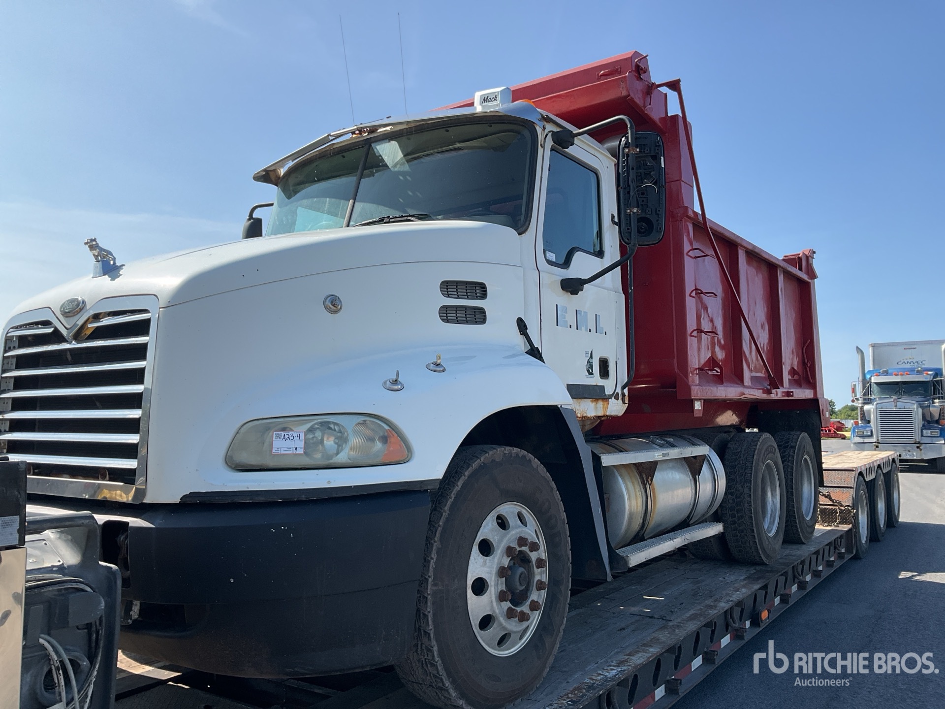2004 Mack CX613