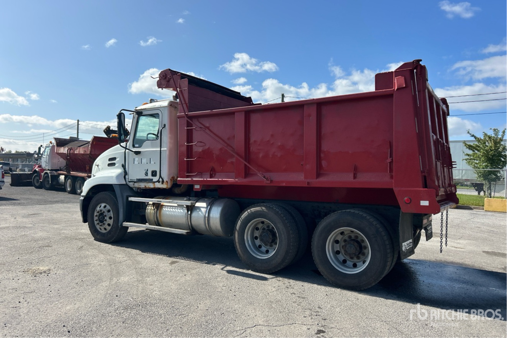2004 Mack CX613