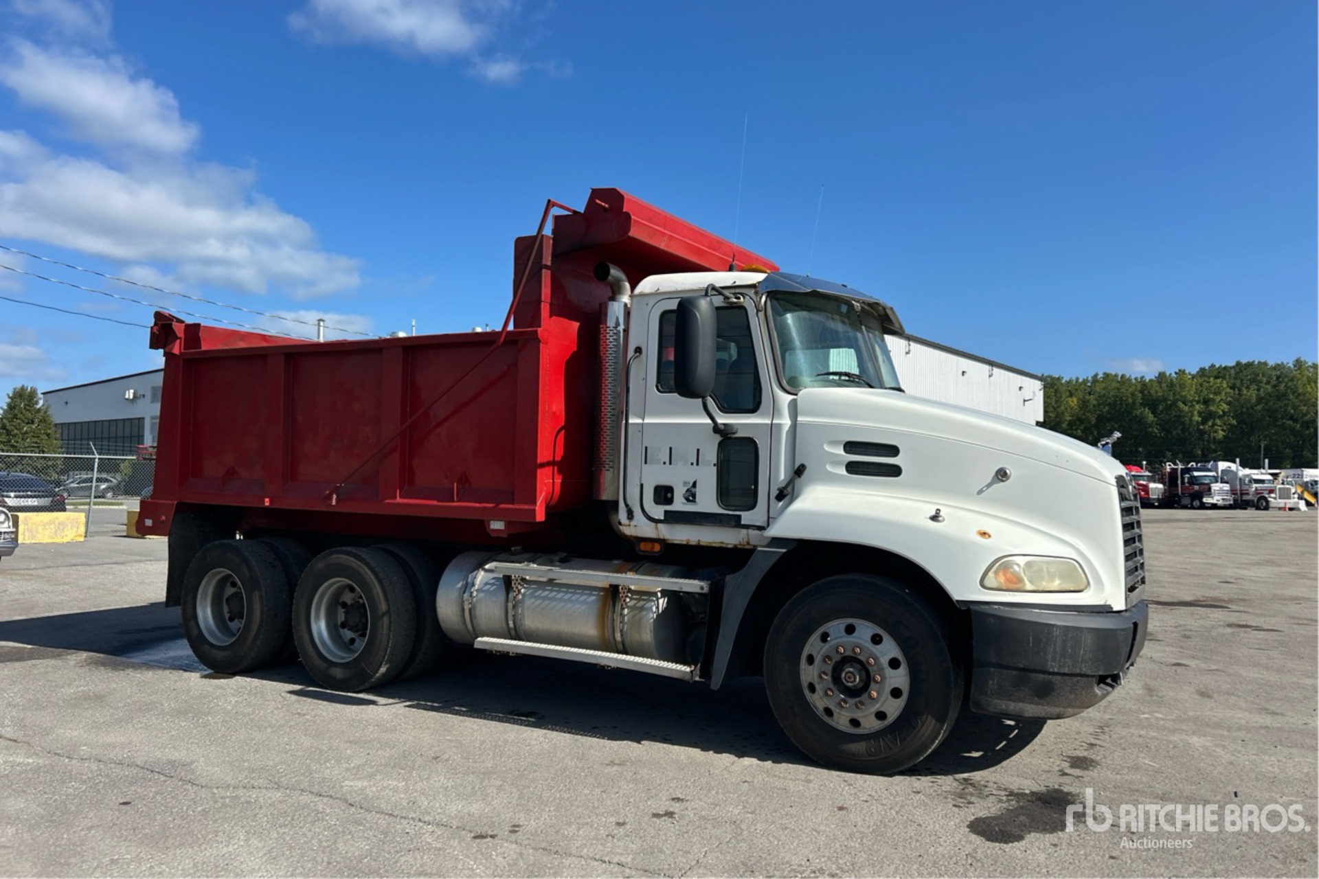2004 Mack CX613