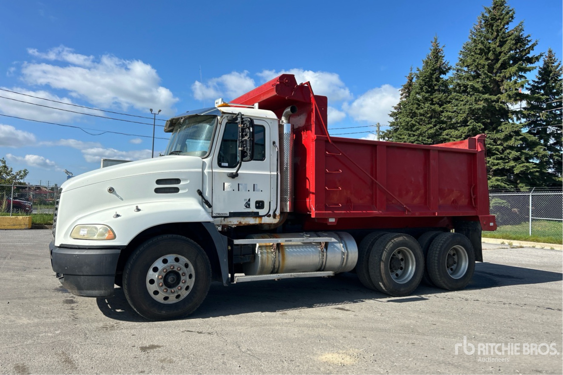 2004 Mack CX613