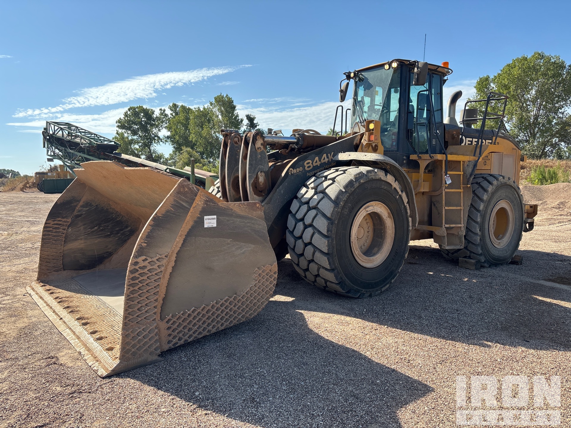 Photo of 2019 John Deere 844K-III