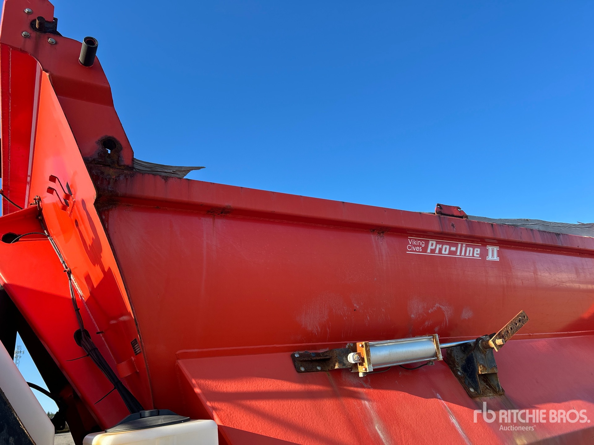 2013 Mack GU713