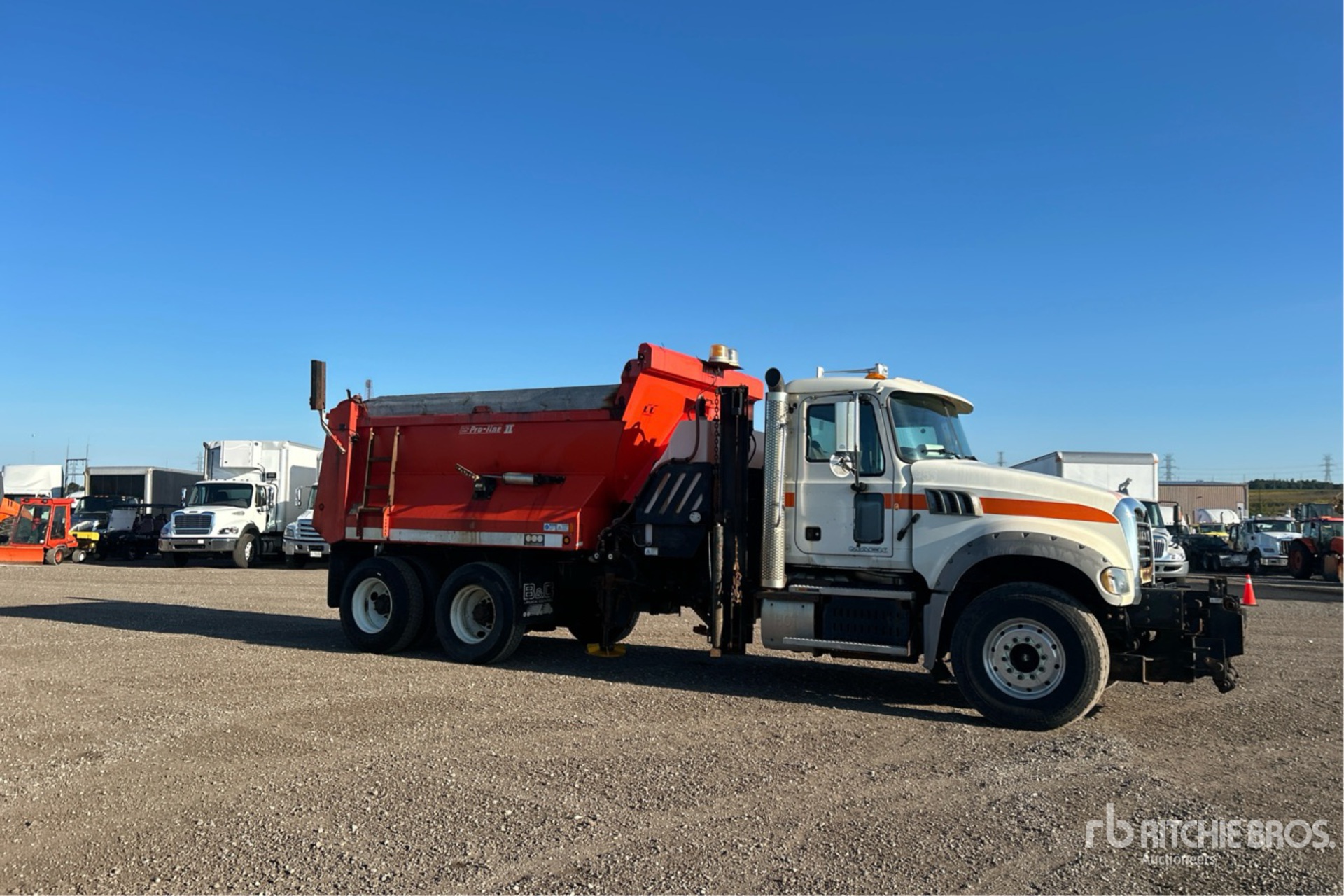 2013 Mack GU713