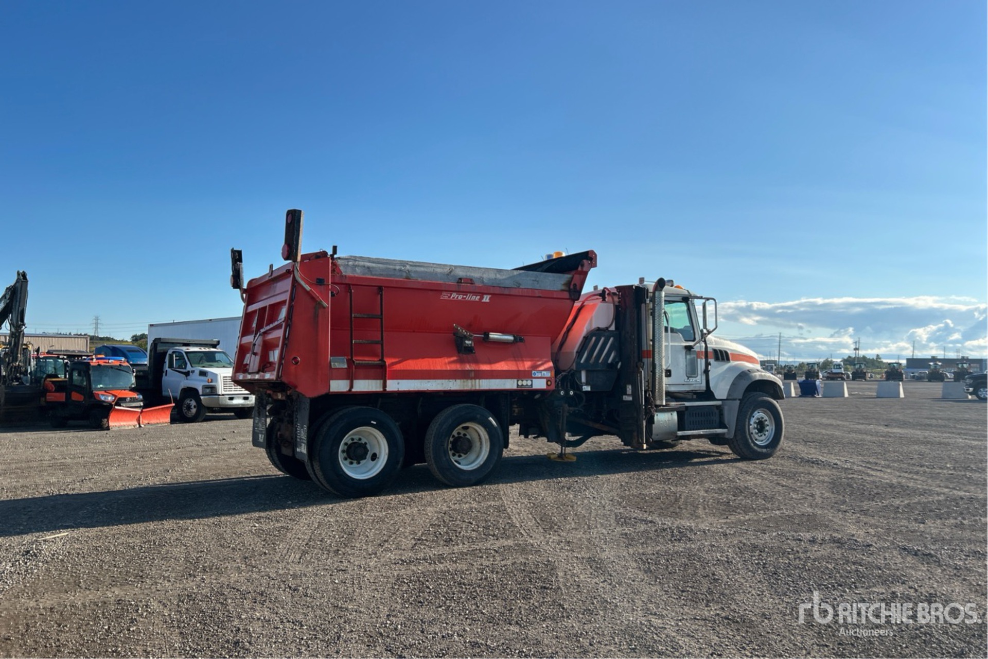 2013 Mack GU713