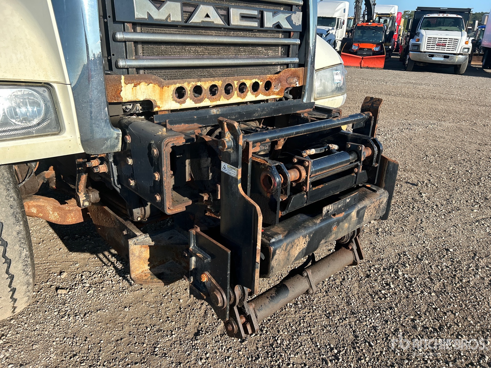 2013 Mack GU713