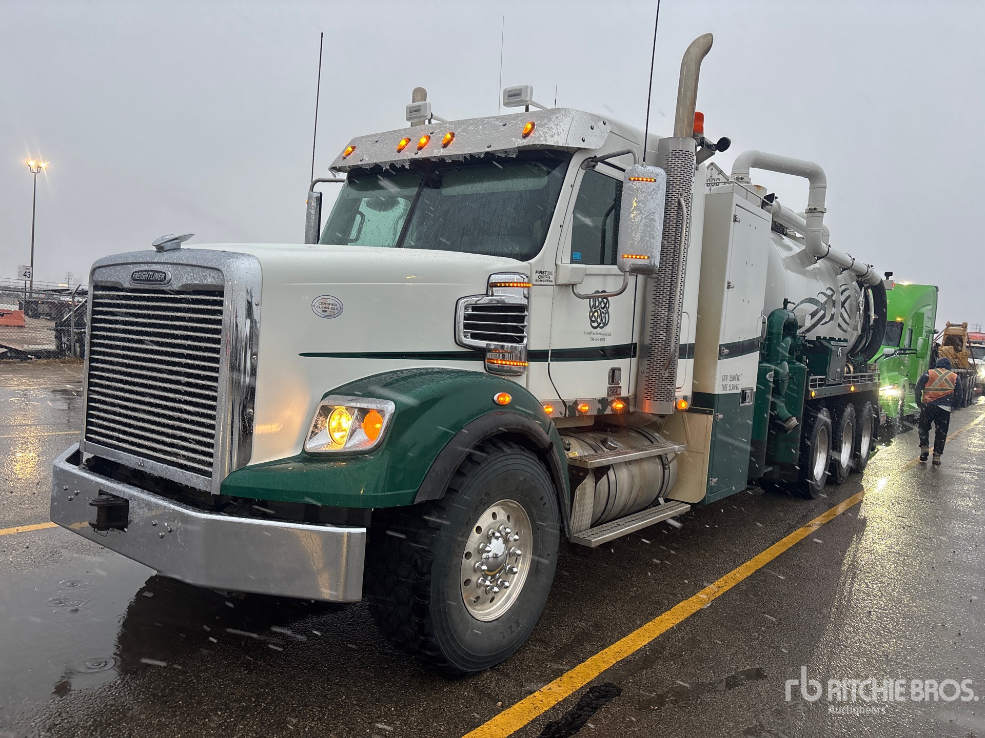 2014 Freightliner CORONADO 122