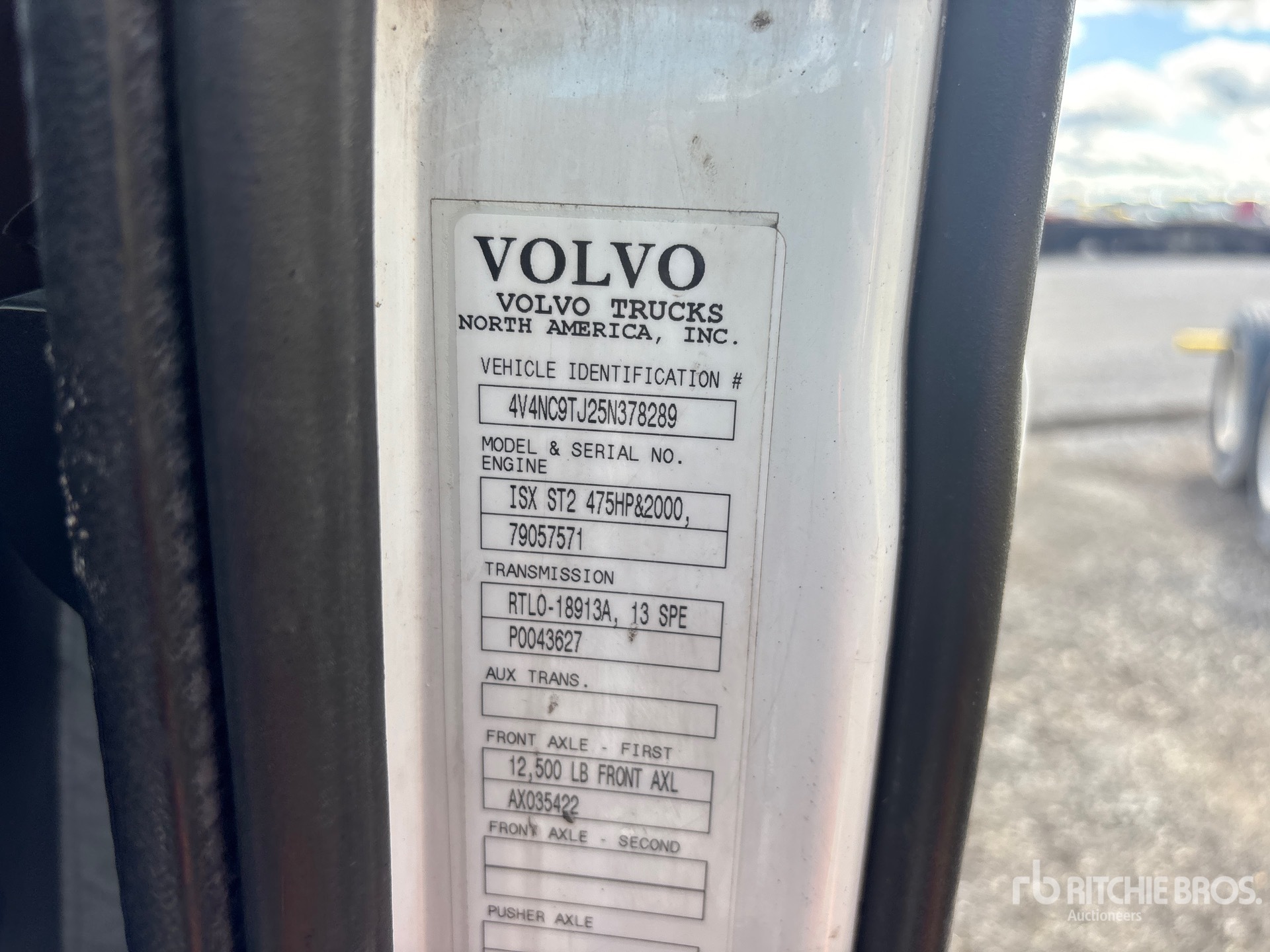 2005 Volvo VNL