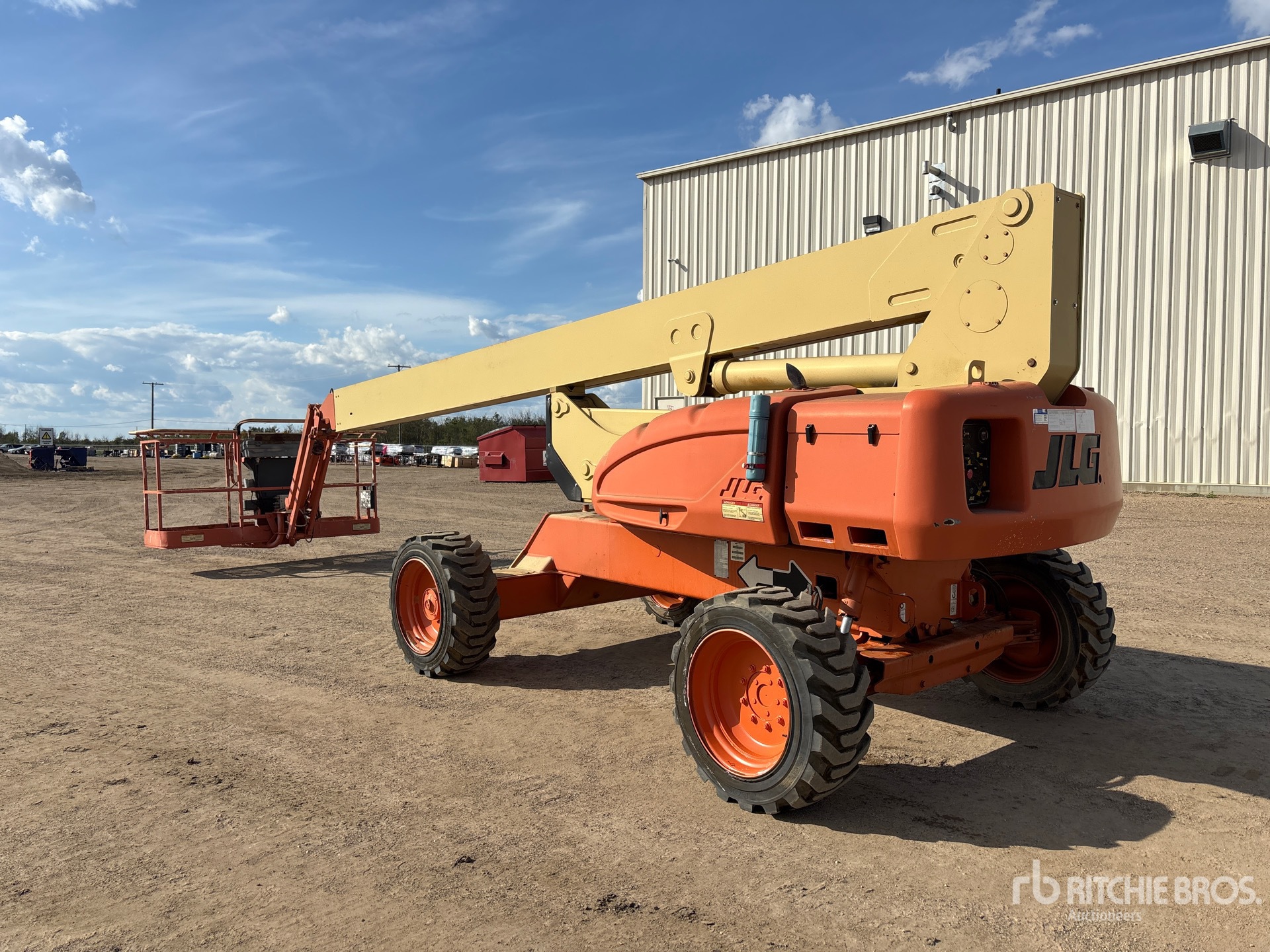 2001 JLG M600J