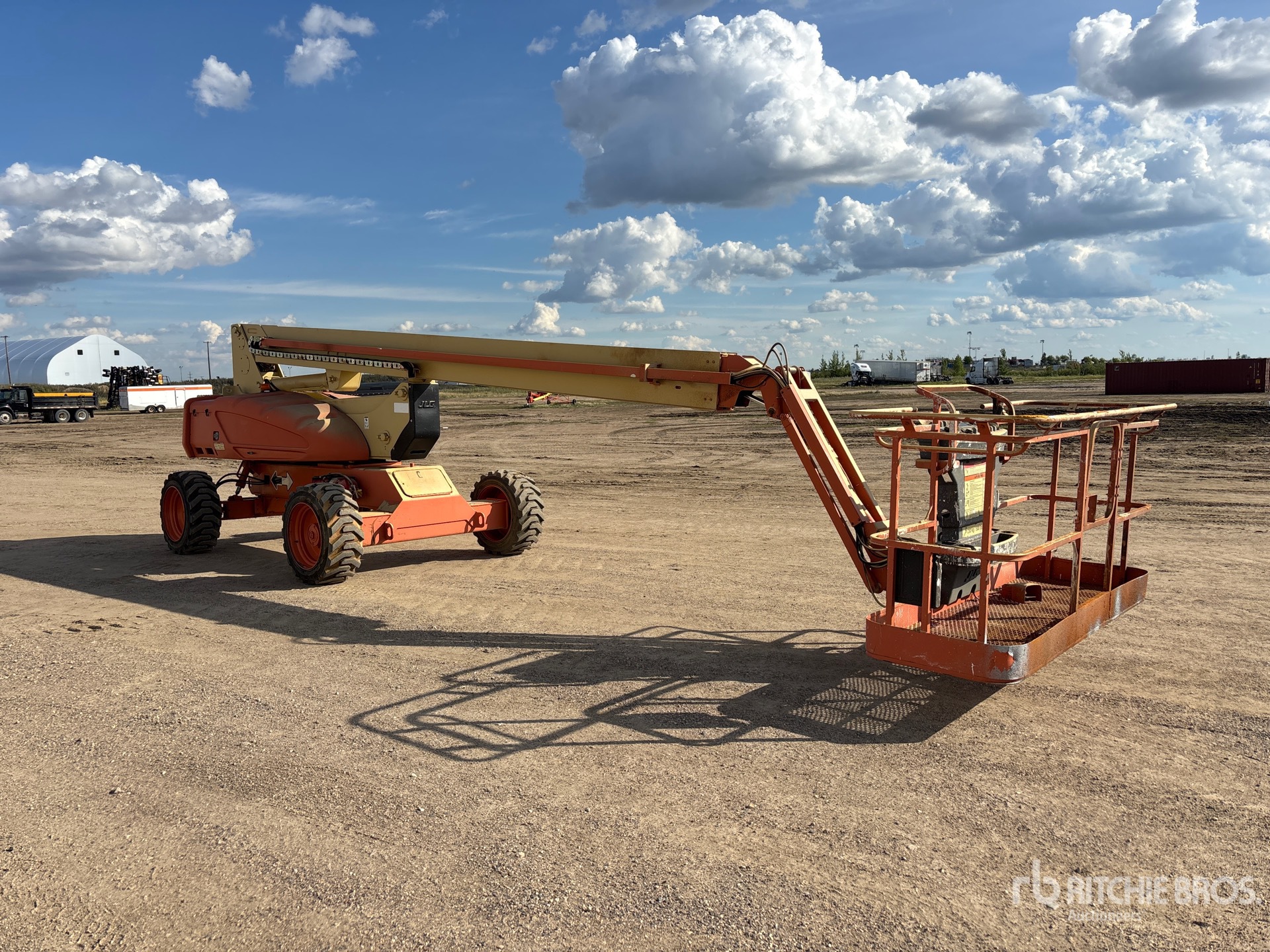 2001 JLG M600J