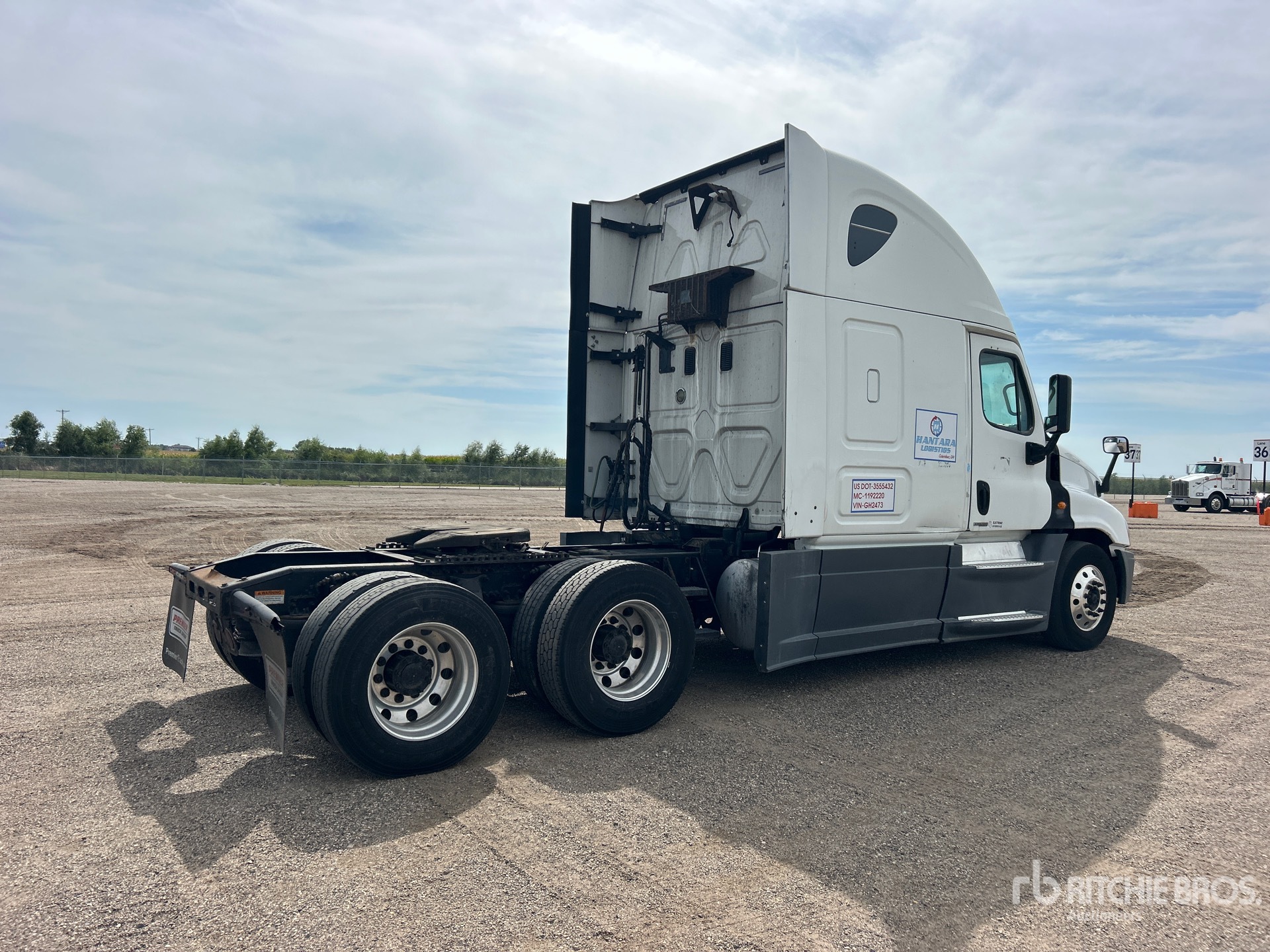2015 Freightliner CASCADIA 113