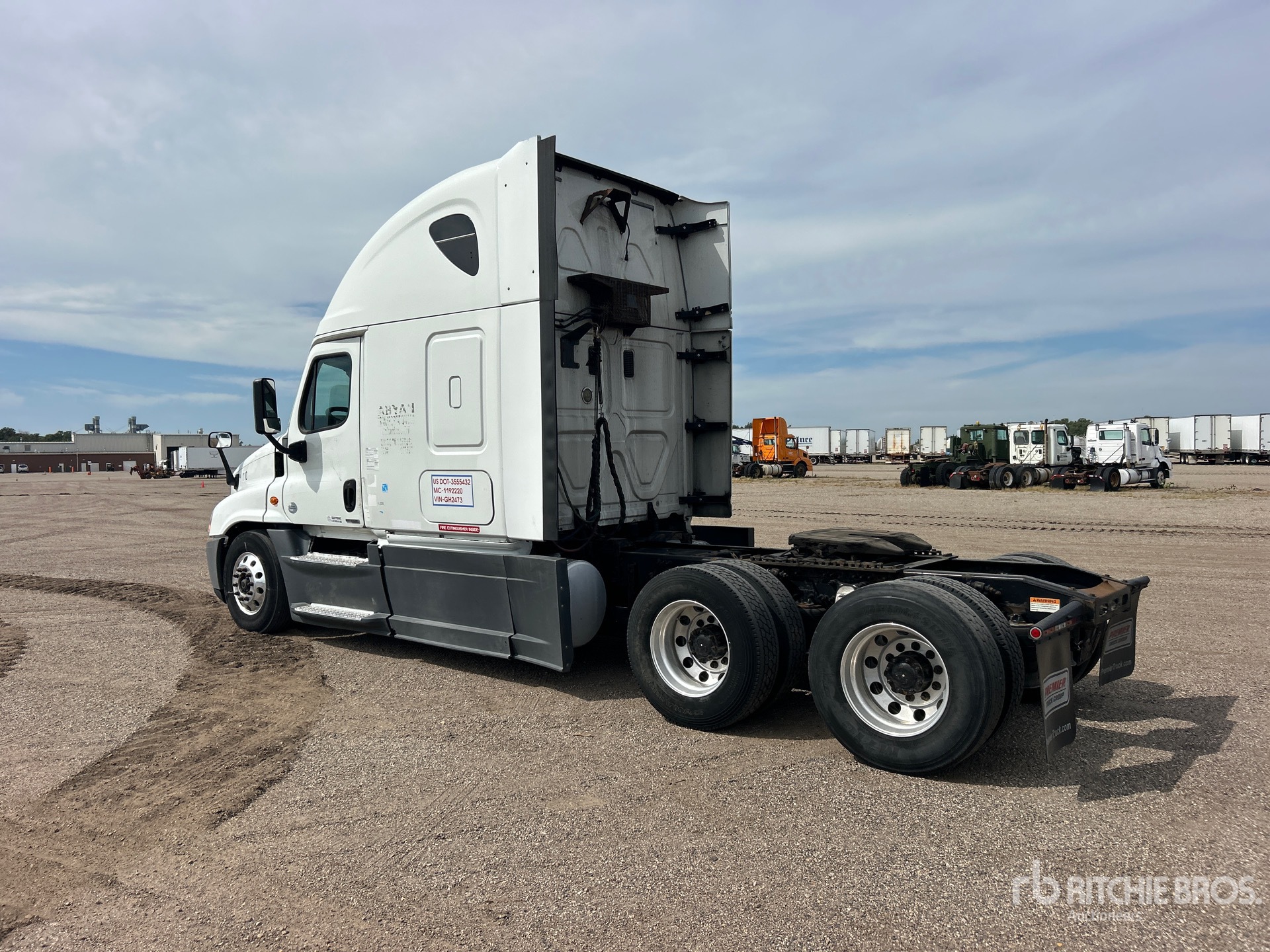 2015 Freightliner CASCADIA 113