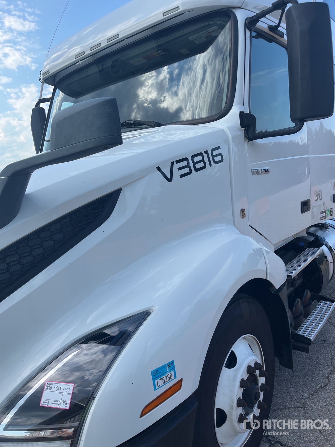 Photo of 2022 Volvo VNL760