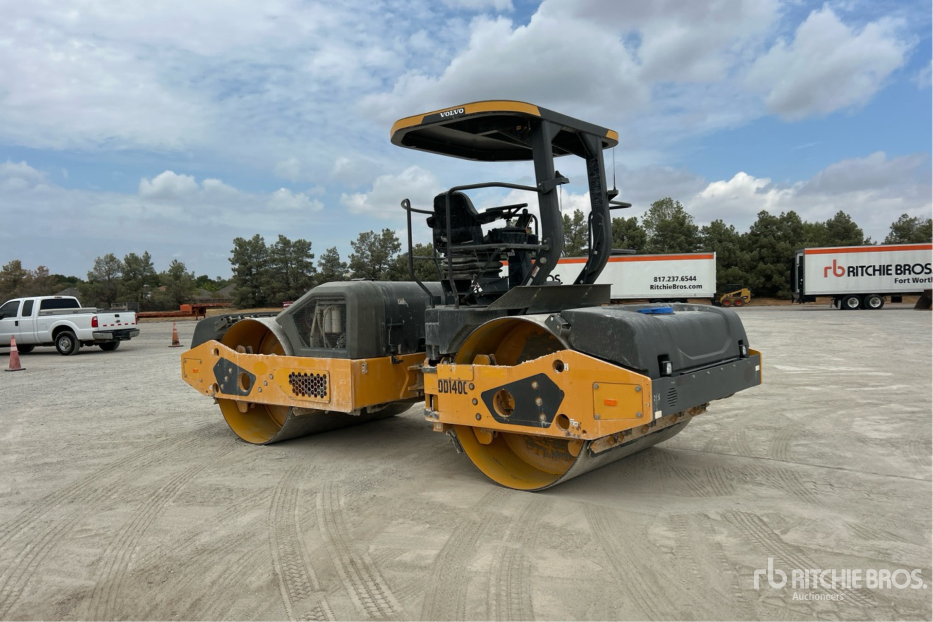 2020 Volvo DD140C