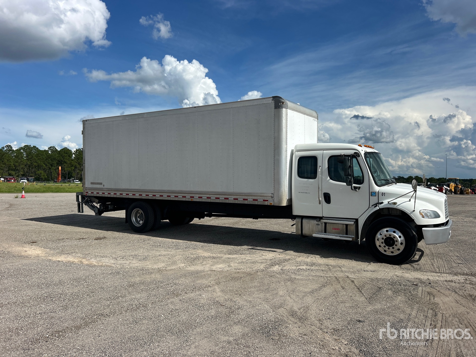 2019 Freightliner M2106