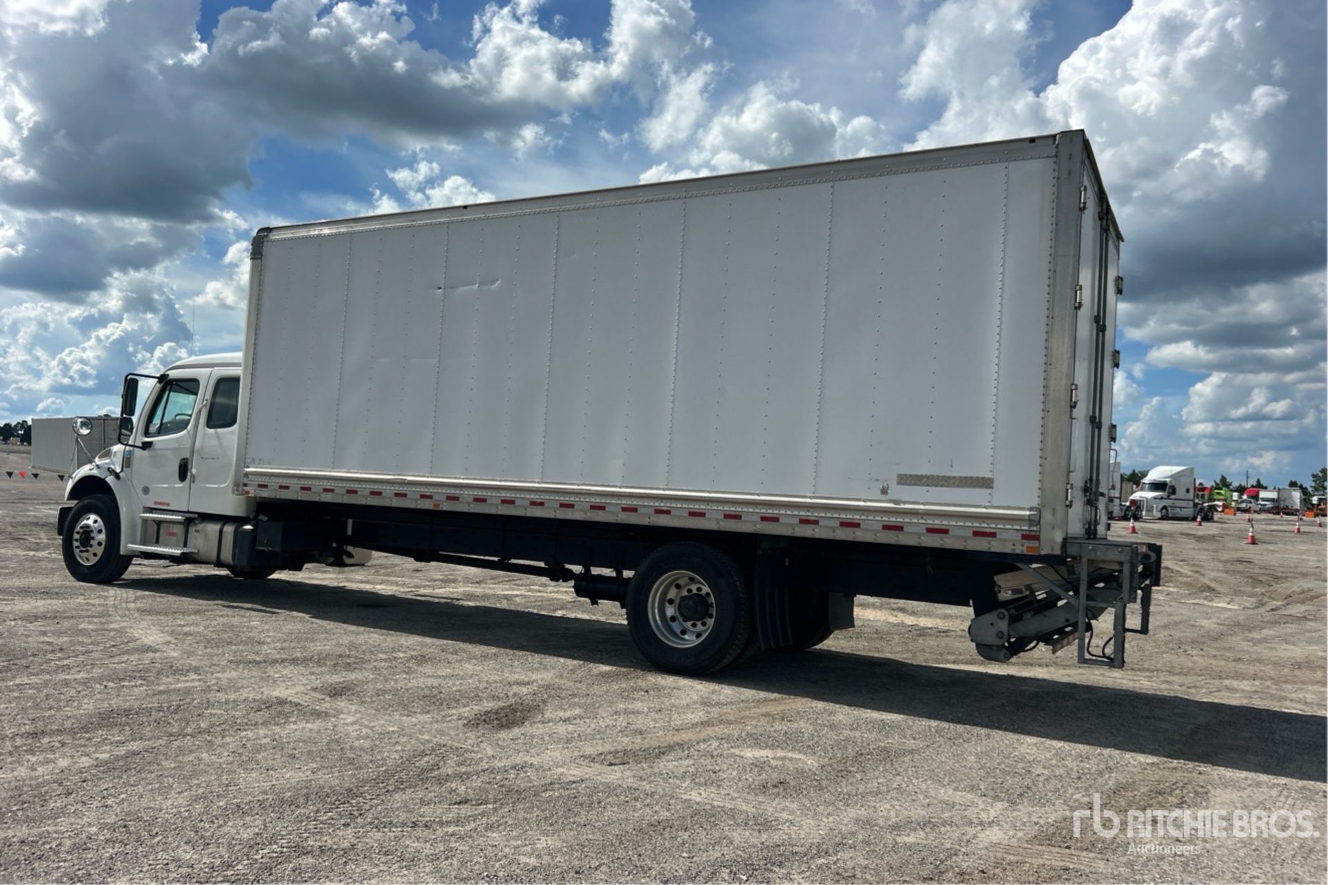 2019 Freightliner M2106