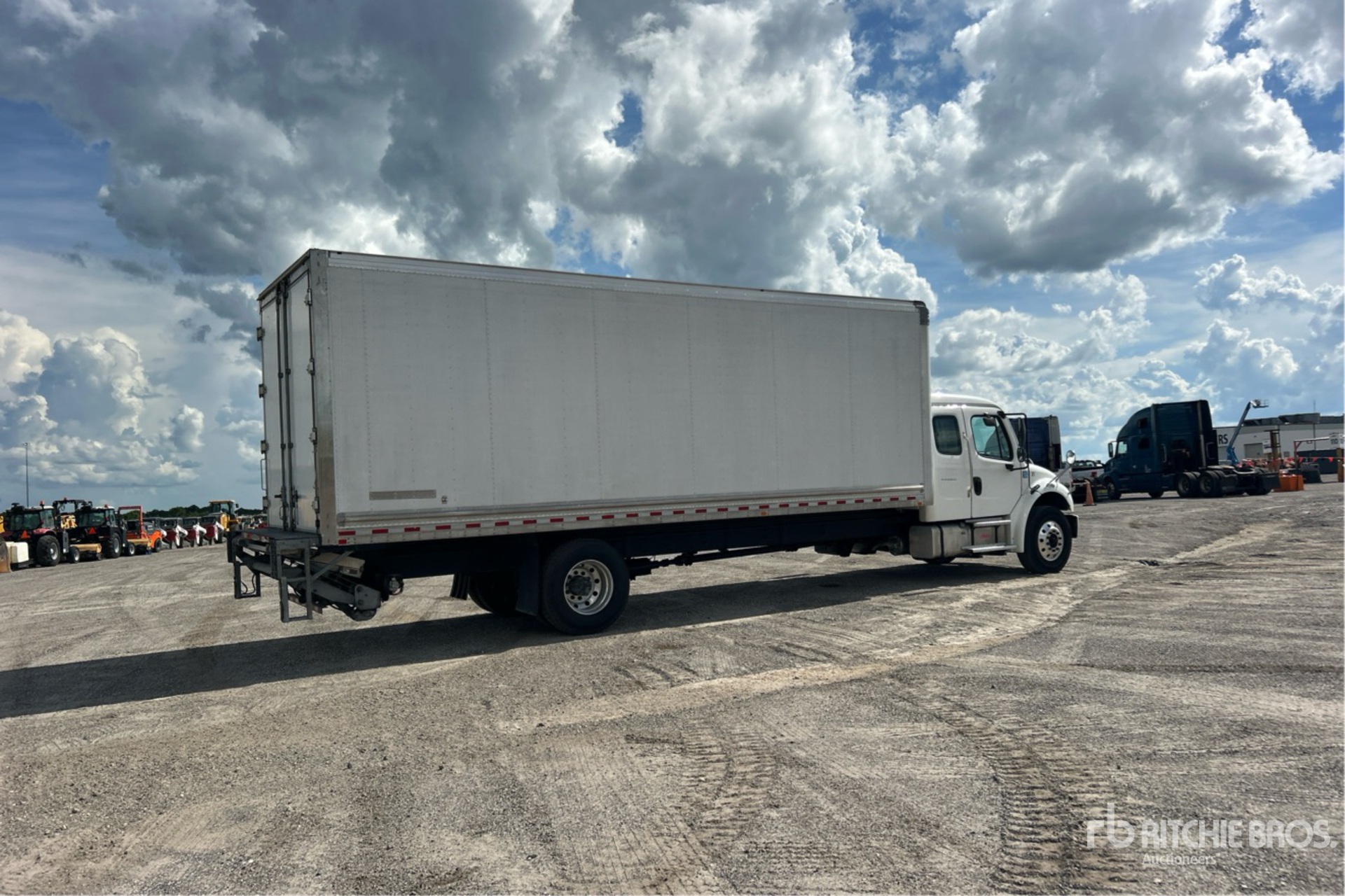 2019 Freightliner M2106