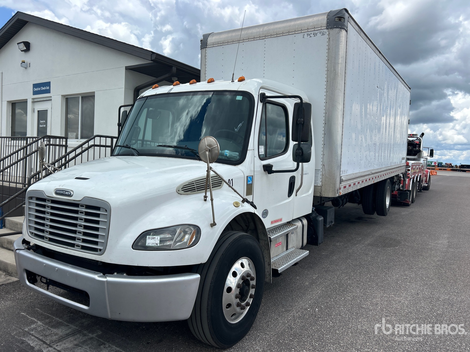 2019 Freightliner M2106
