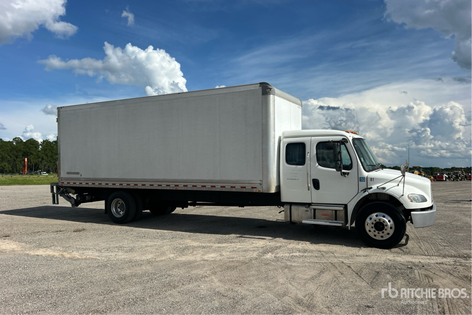 2019 Freightliner M2106